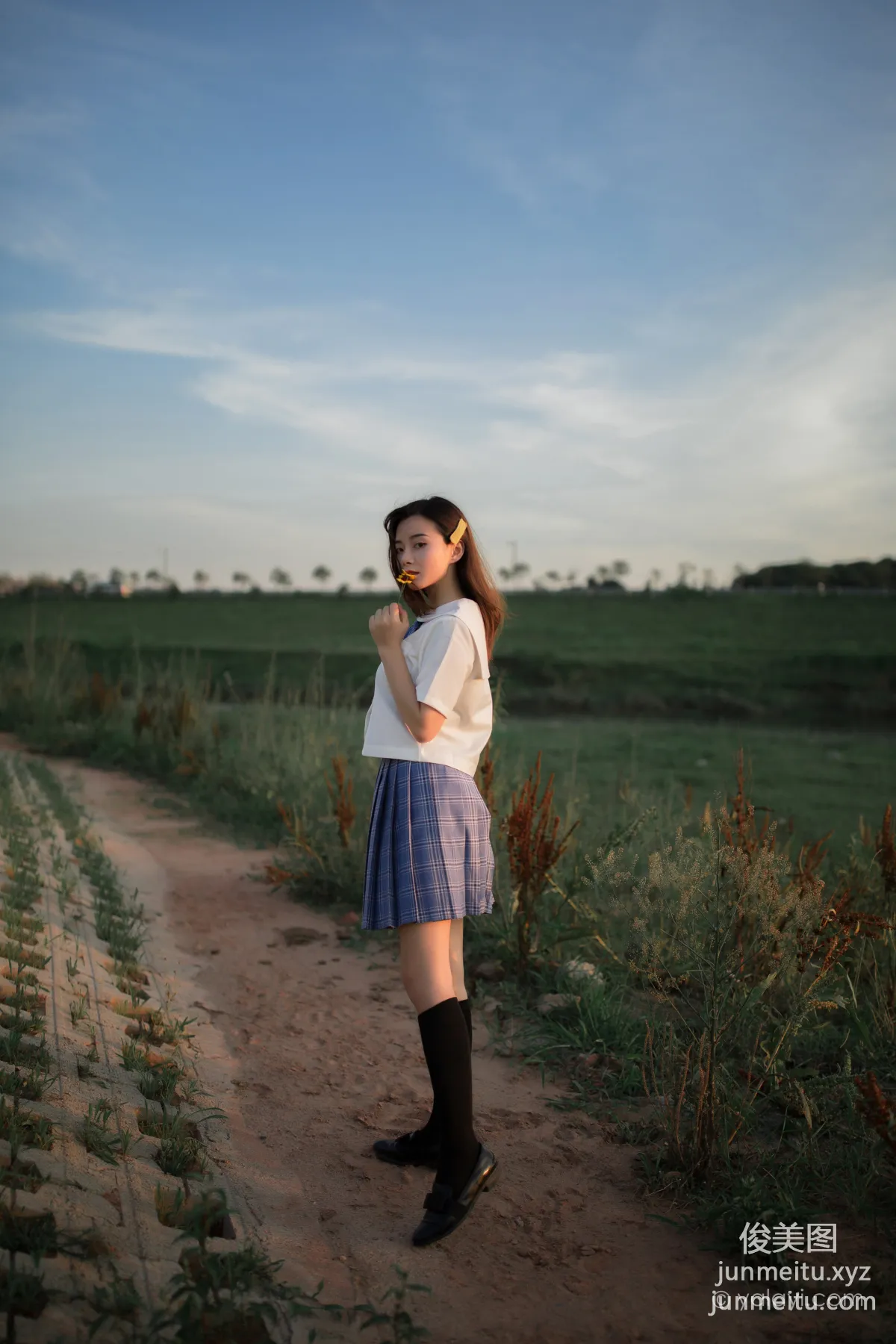 [YALAYI雅拉伊] 2020.07.28 NO.677 枝娅《青春在河畔奔走》 28