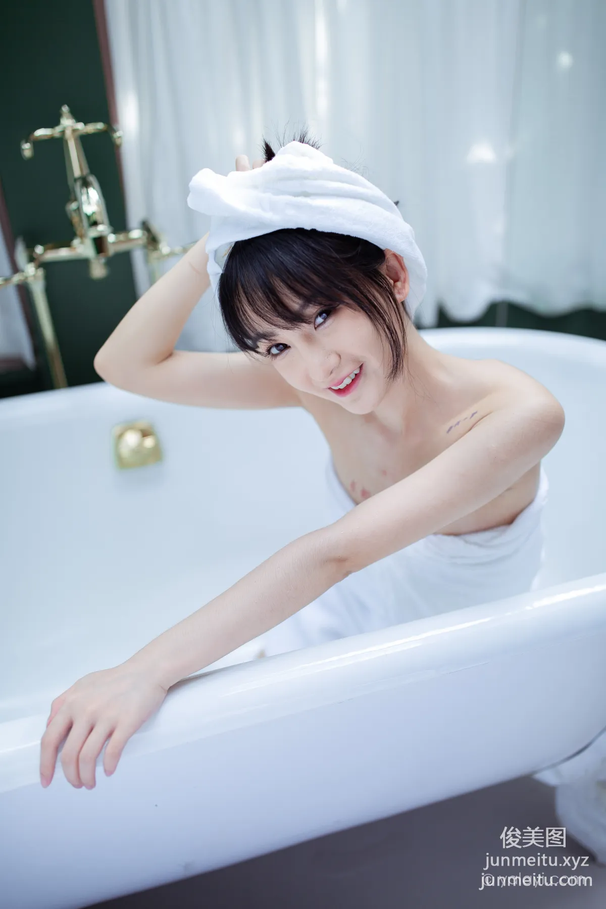 [YALAYI雅拉伊] 2020.08.06 NO.684 落落《清涼一夏》 33
