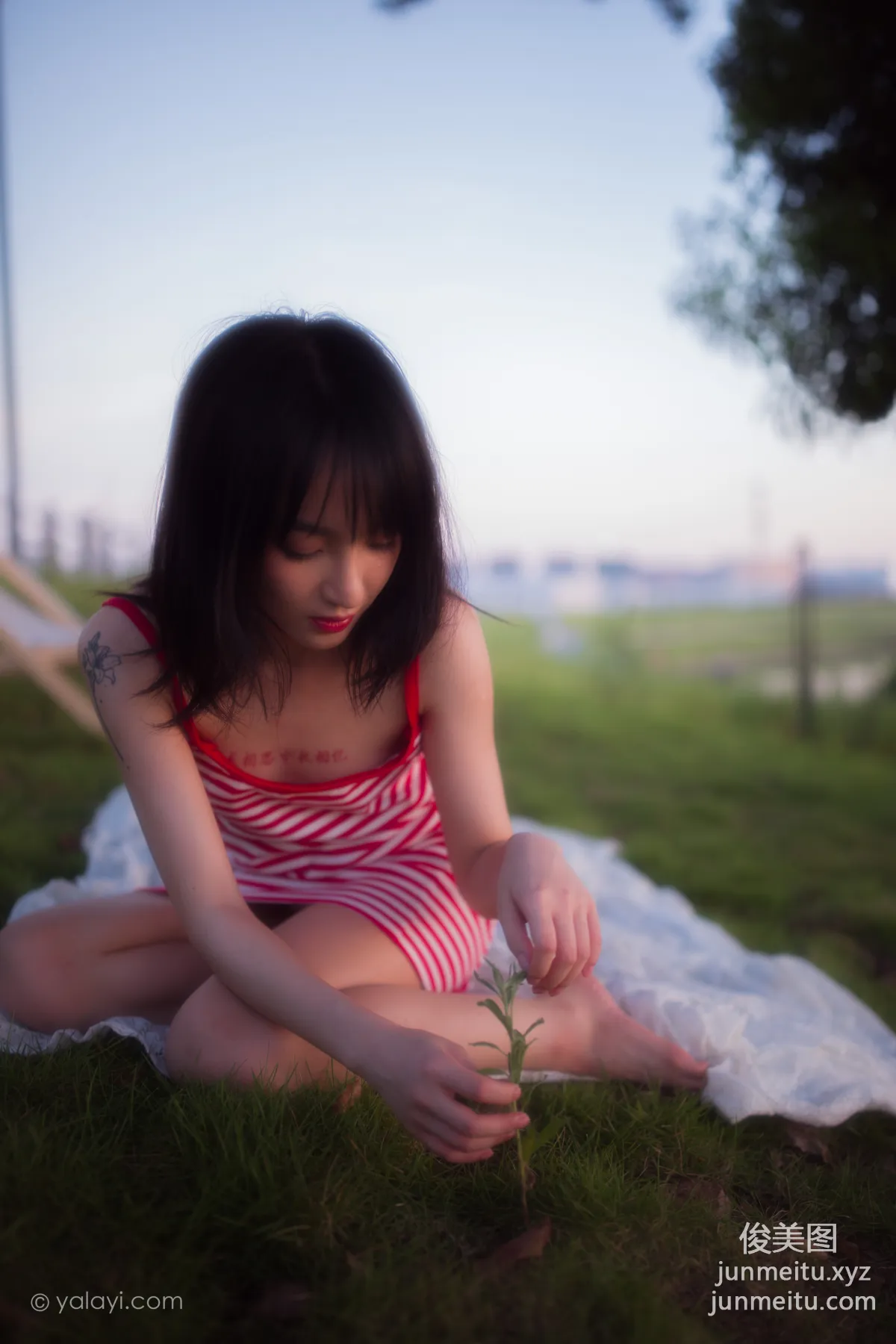 [YALAYI雅拉伊] 2020.08.17 NO.690 落落《紅了》 40