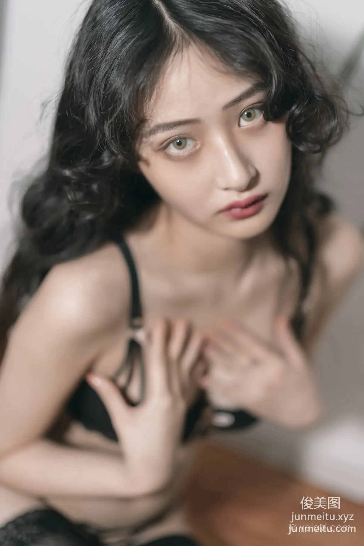 [YALAYI雅拉伊]2021.09.13 NO.842 黑蝴蝶 西子 32