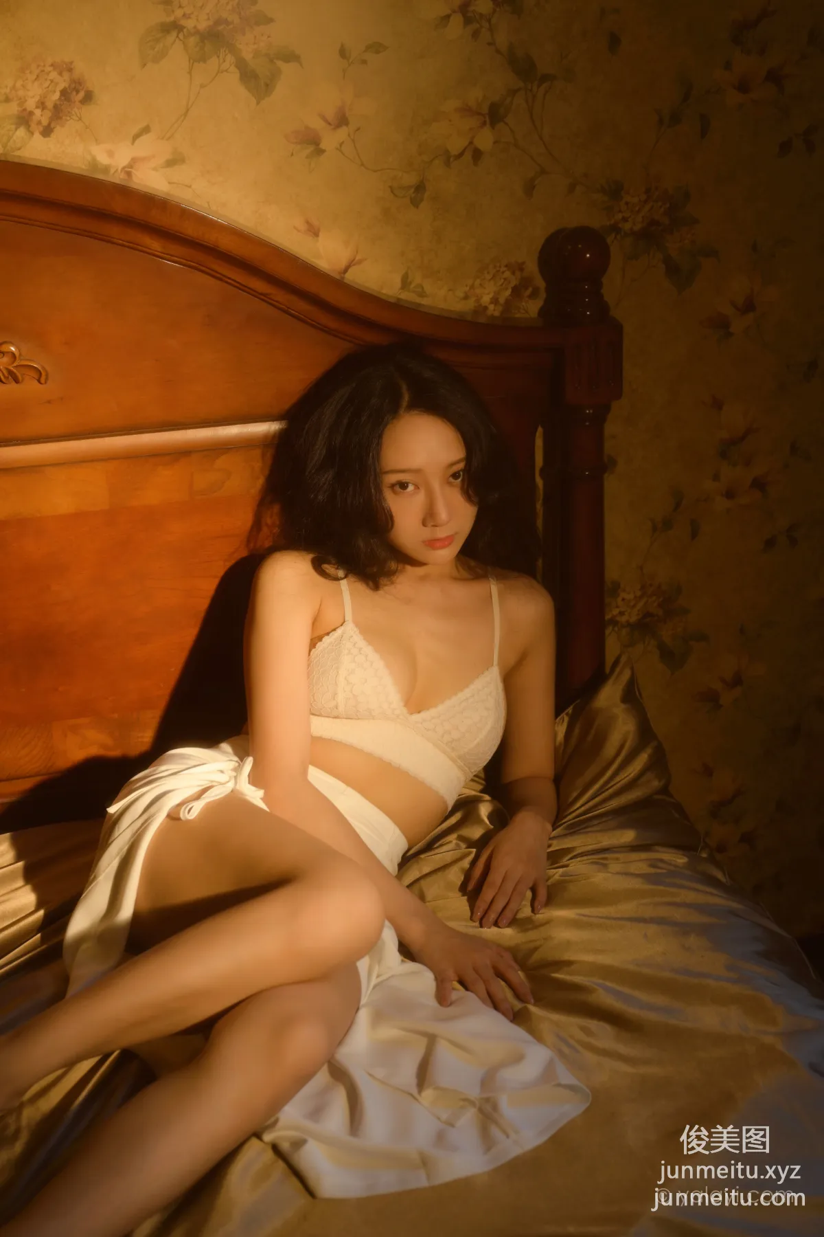 [YALAYI雅拉伊] 2022.10.12 NO.978 她是誰 何嘉穎 7