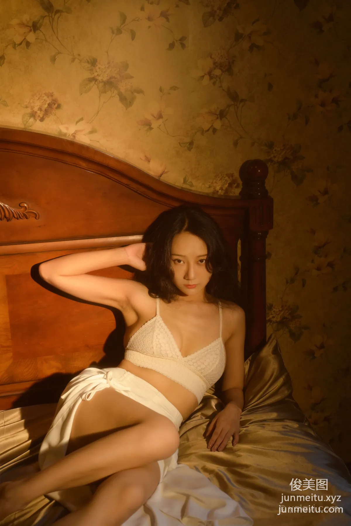 [YALAYI雅拉伊] 2022.10.12 NO.978 她是誰 何嘉穎 8