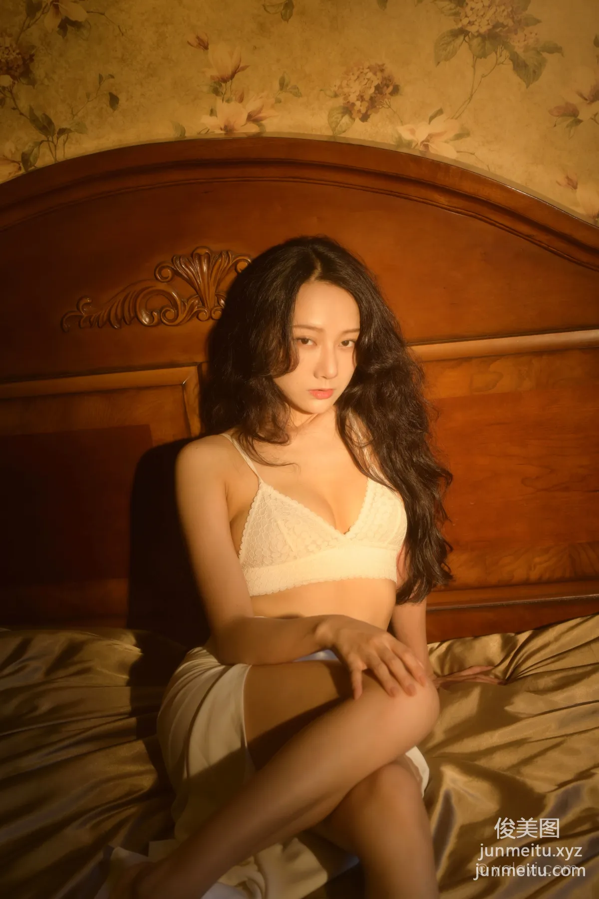 [YALAYI雅拉伊] 2022.10.12 NO.978 她是誰 何嘉穎 18