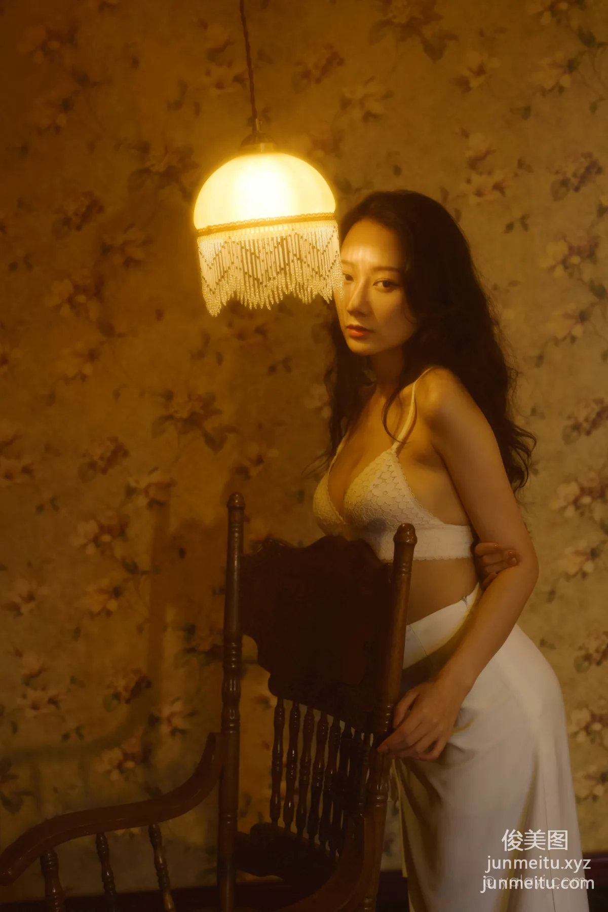 [YALAYI雅拉伊] 2022.10.12 NO.978 她是誰 何嘉穎 32