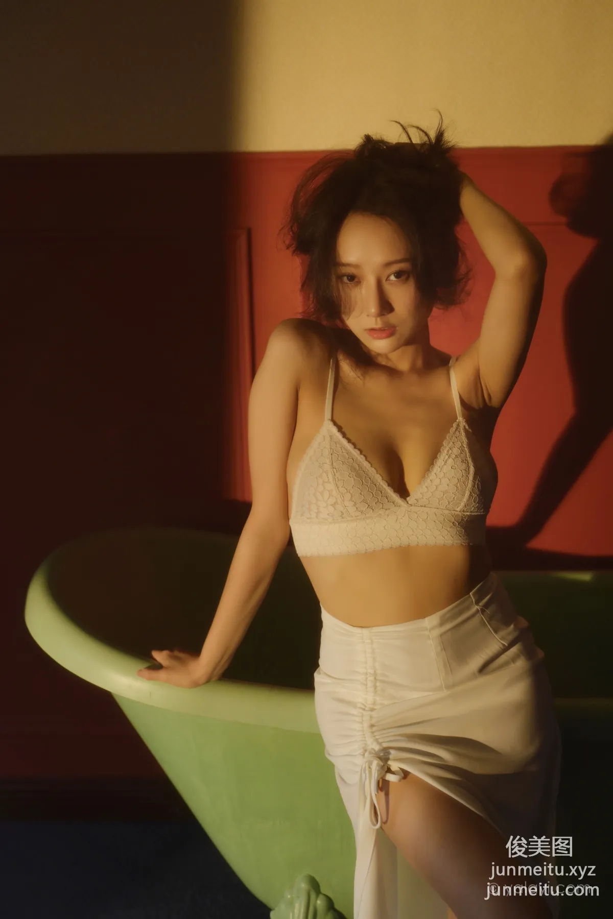 [YALAYI雅拉伊] 2022.10.12 NO.978 她是誰 何嘉穎 46