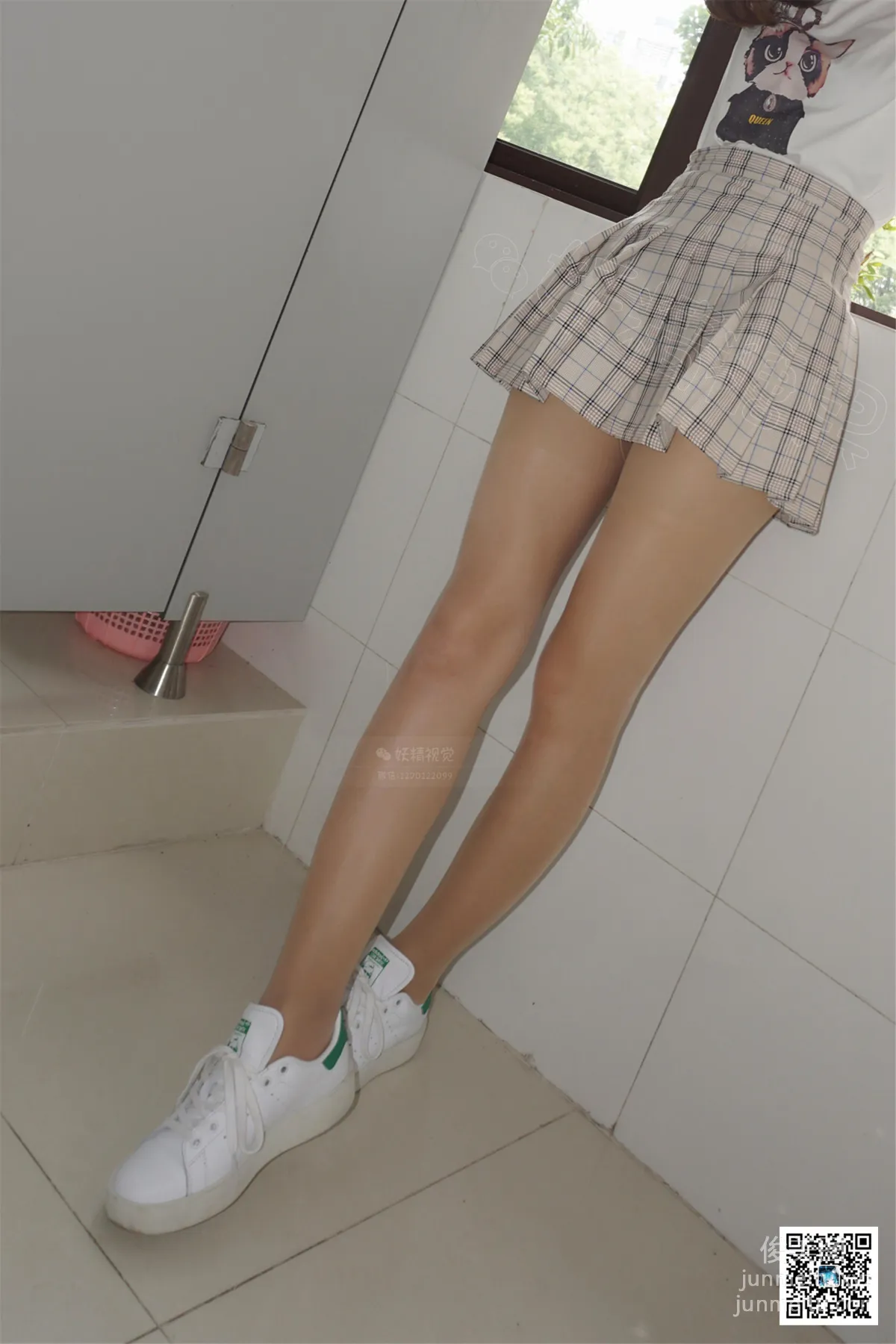 妖精視覺 NO.083 粥粥 女衛生間換絲襪 [65P] 10