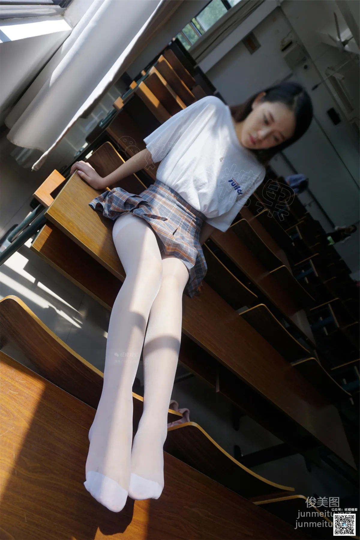 妖精視覺 NO.130 蘇蘇 學生裝，白絲襪 [71P] 70