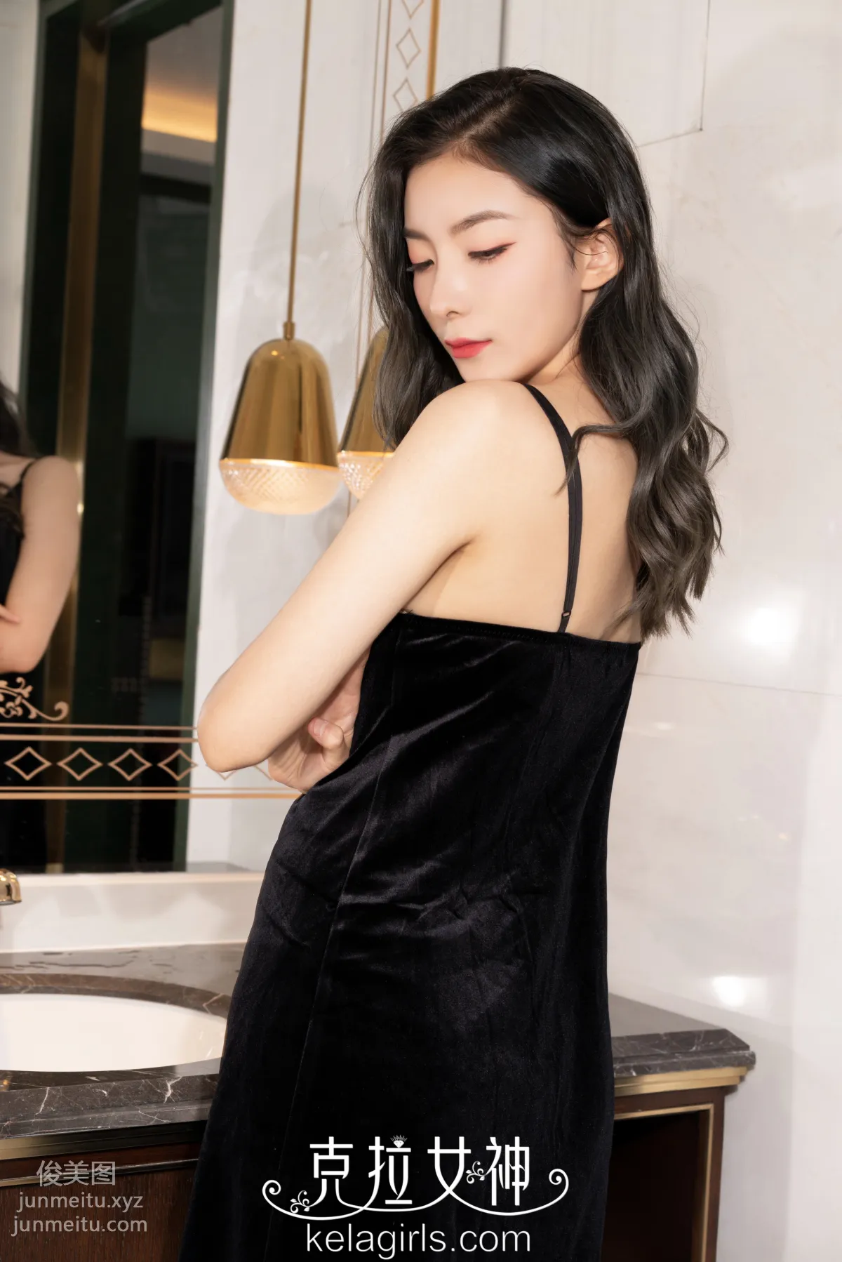 [KeLaGirls克拉女神] 2019.06.28《名媛赤足》蘇展 36
