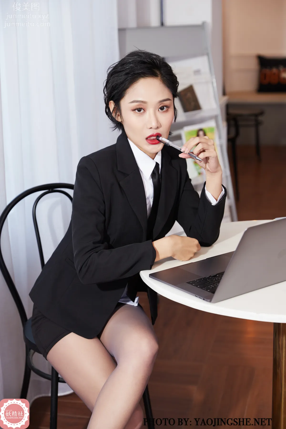 [FAIRY CLUB妖精社] 2020.04.23 T2009《特輯-經理的一天》可可-極品無内絲T系列 2