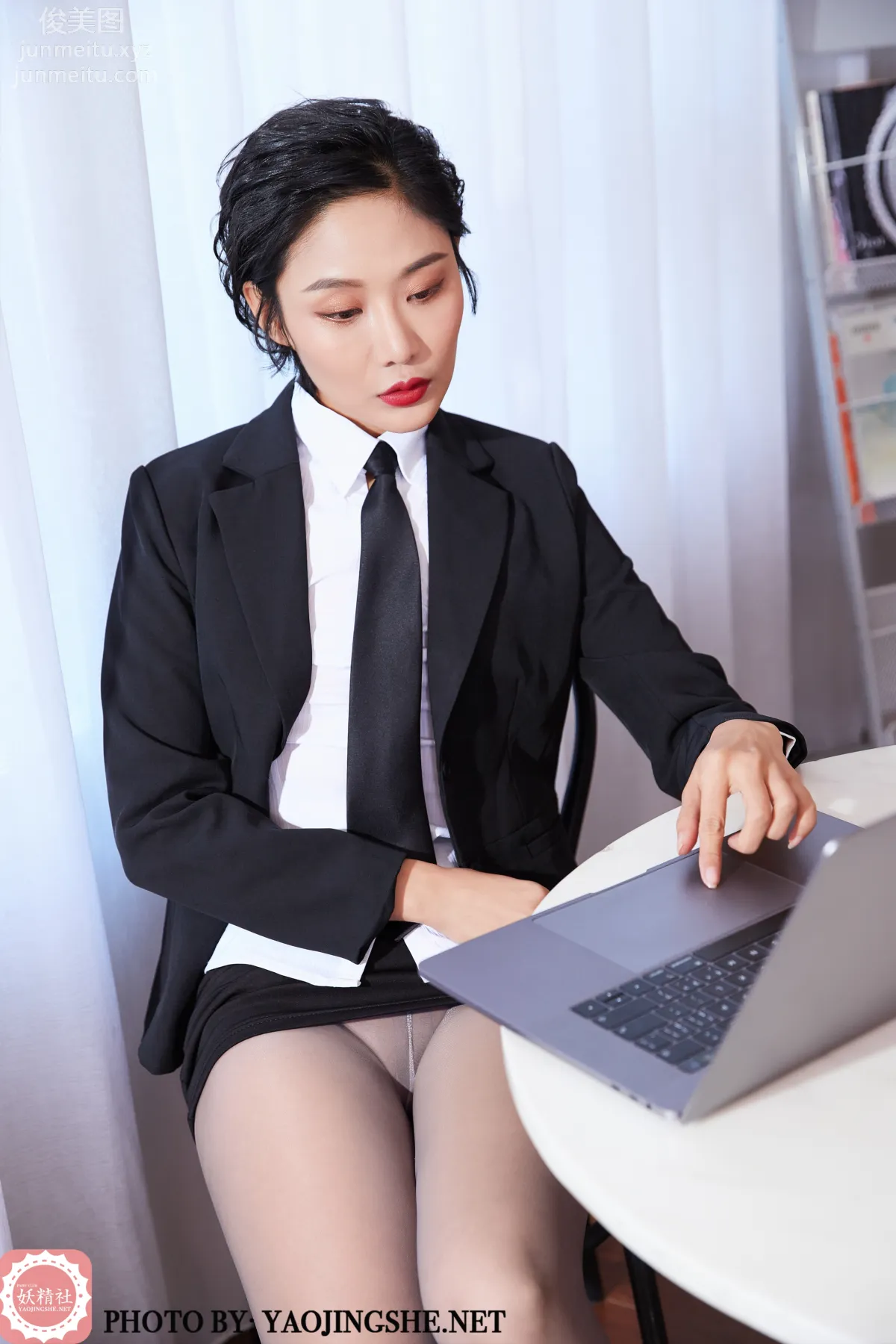 [FAIRY CLUB妖精社] 2020.04.23 T2009《特輯-經理的一天》可可-極品無内絲T系列 4