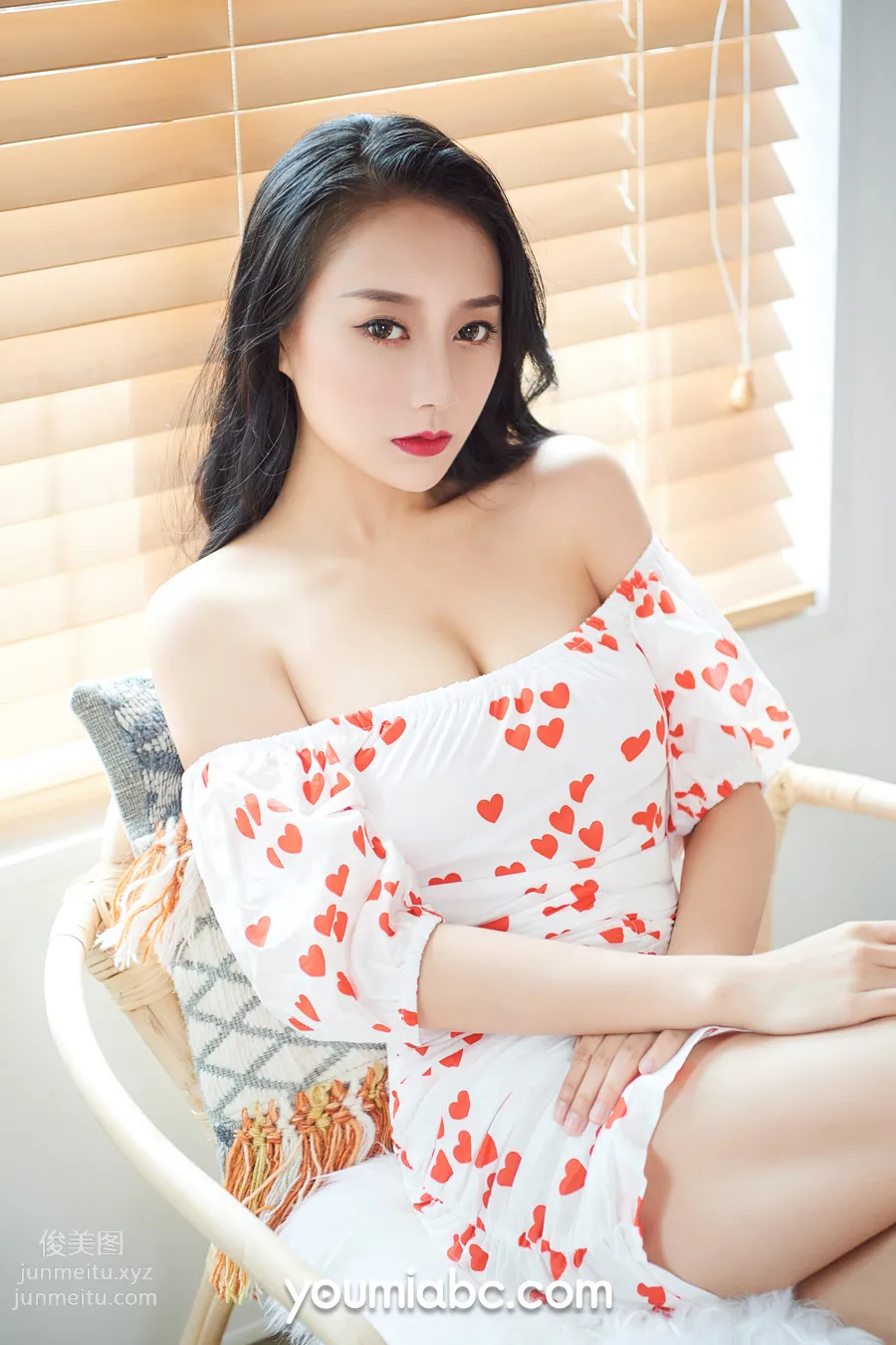 [YouMi尤蜜]2019.05.17 冷豔美人 何嘉穎[38P] 2