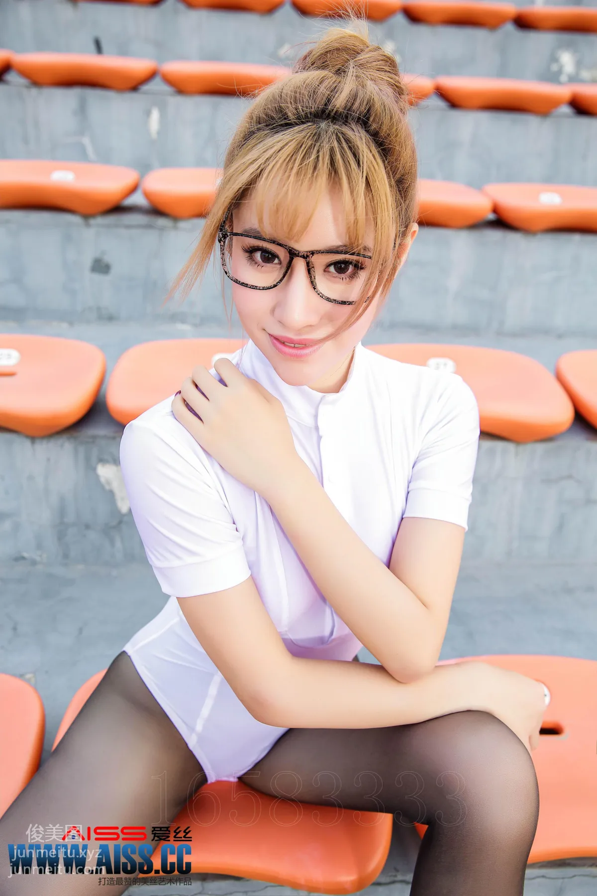 AISS愛絲 黃金會員版 F5026 操場上的直穿少女 [101P] 7