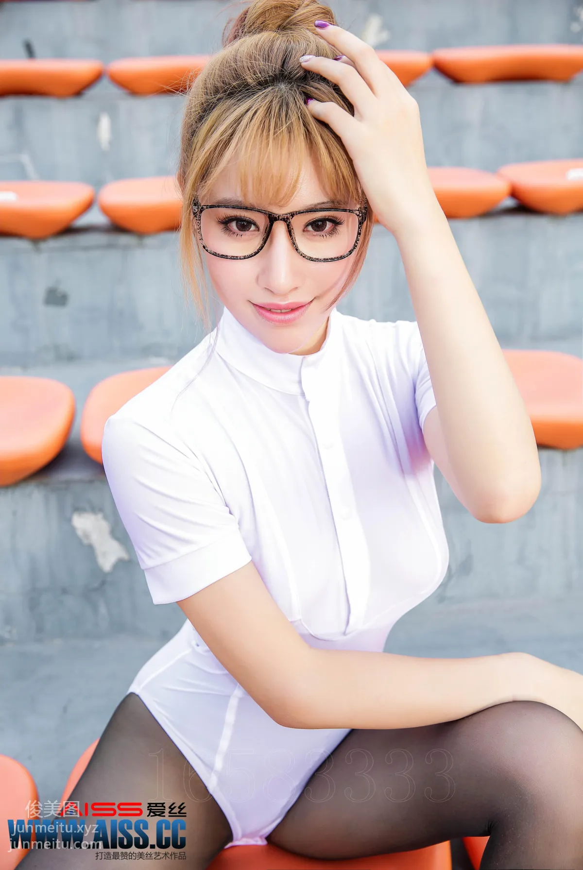 AISS愛絲 黃金會員版 F5026 操場上的直穿少女 [101P] 8