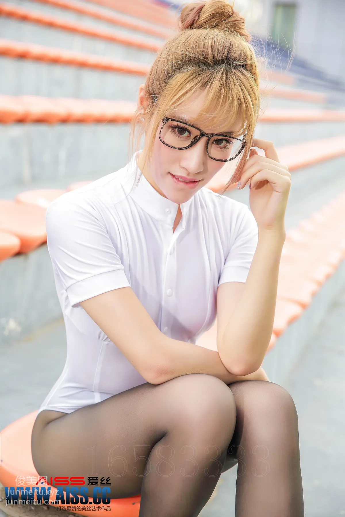 AISS愛絲 黃金會員版 F5026 操場上的直穿少女 [101P] 32