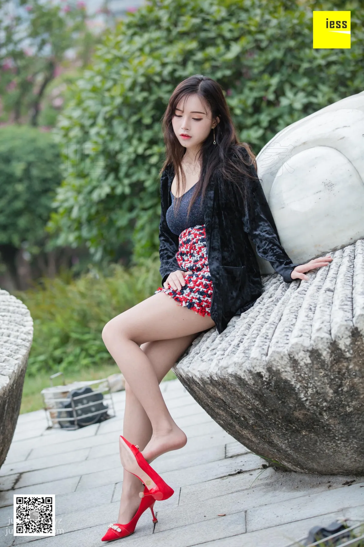 [IESS異思趣向] 2019.02.18 絲享家424：《花叢中的小羽》小羽[82P] 81