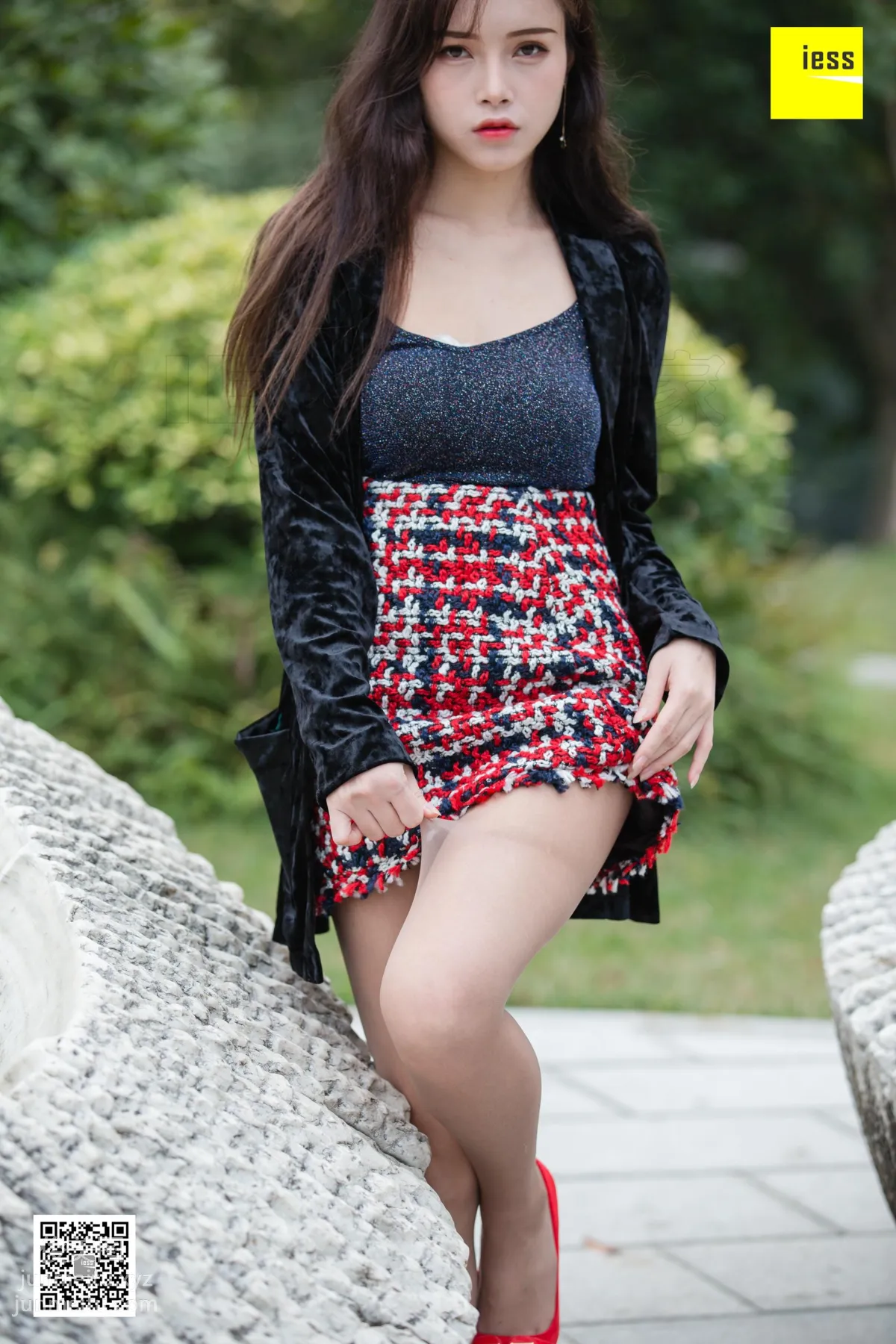 [IESS異思趣向] 2019.02.18 絲享家424：《花叢中的小羽》小羽[82P] 82