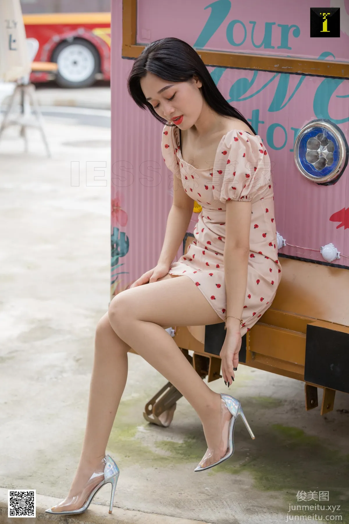 [IESS異思趣向] 2019.10.11 絲享家586：可樂《少女感街拍》[90P] 76