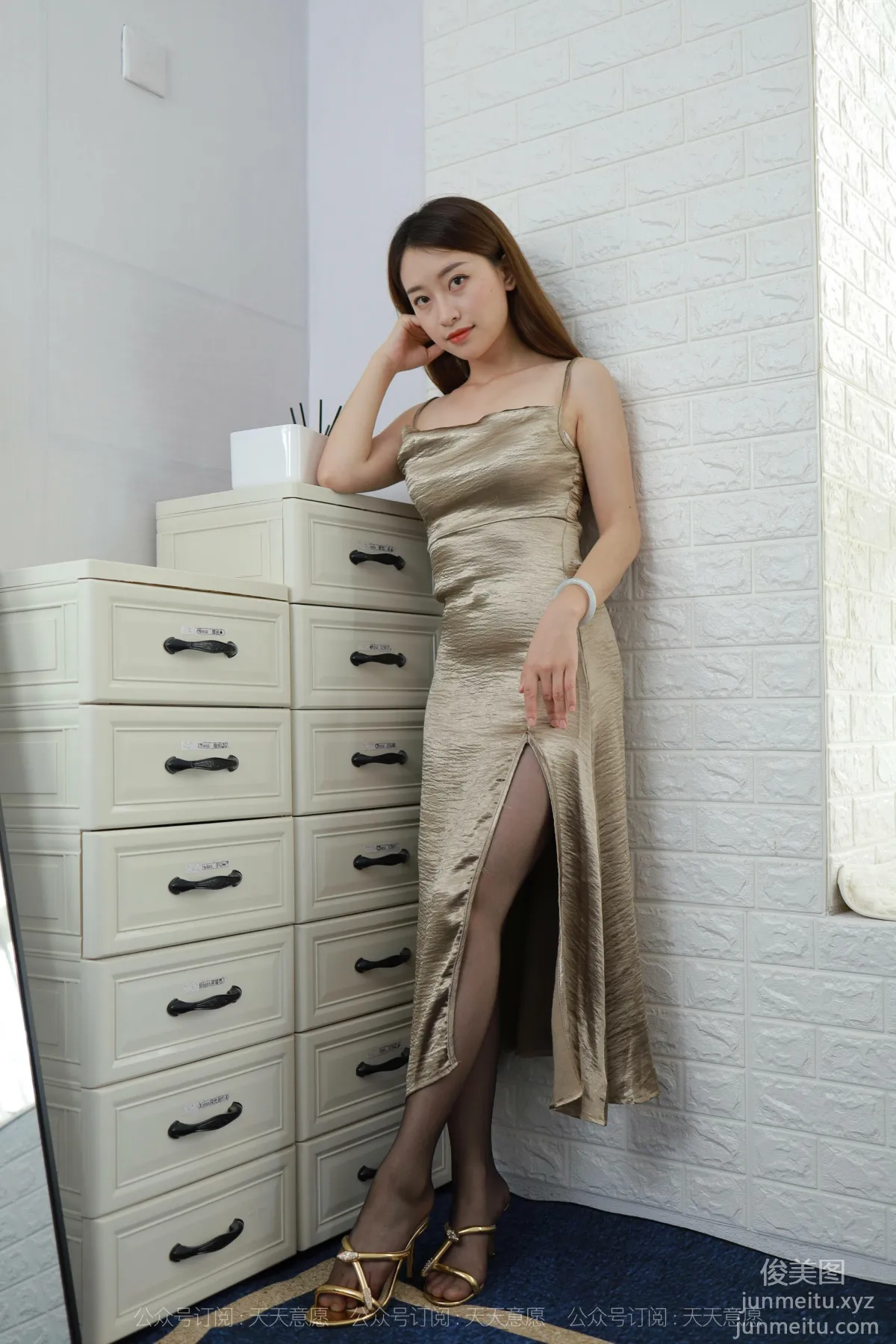 [IESS異思趣向] 2021.08.31 絲享家905：小婕《金色吊帶裙》[93P] 39
