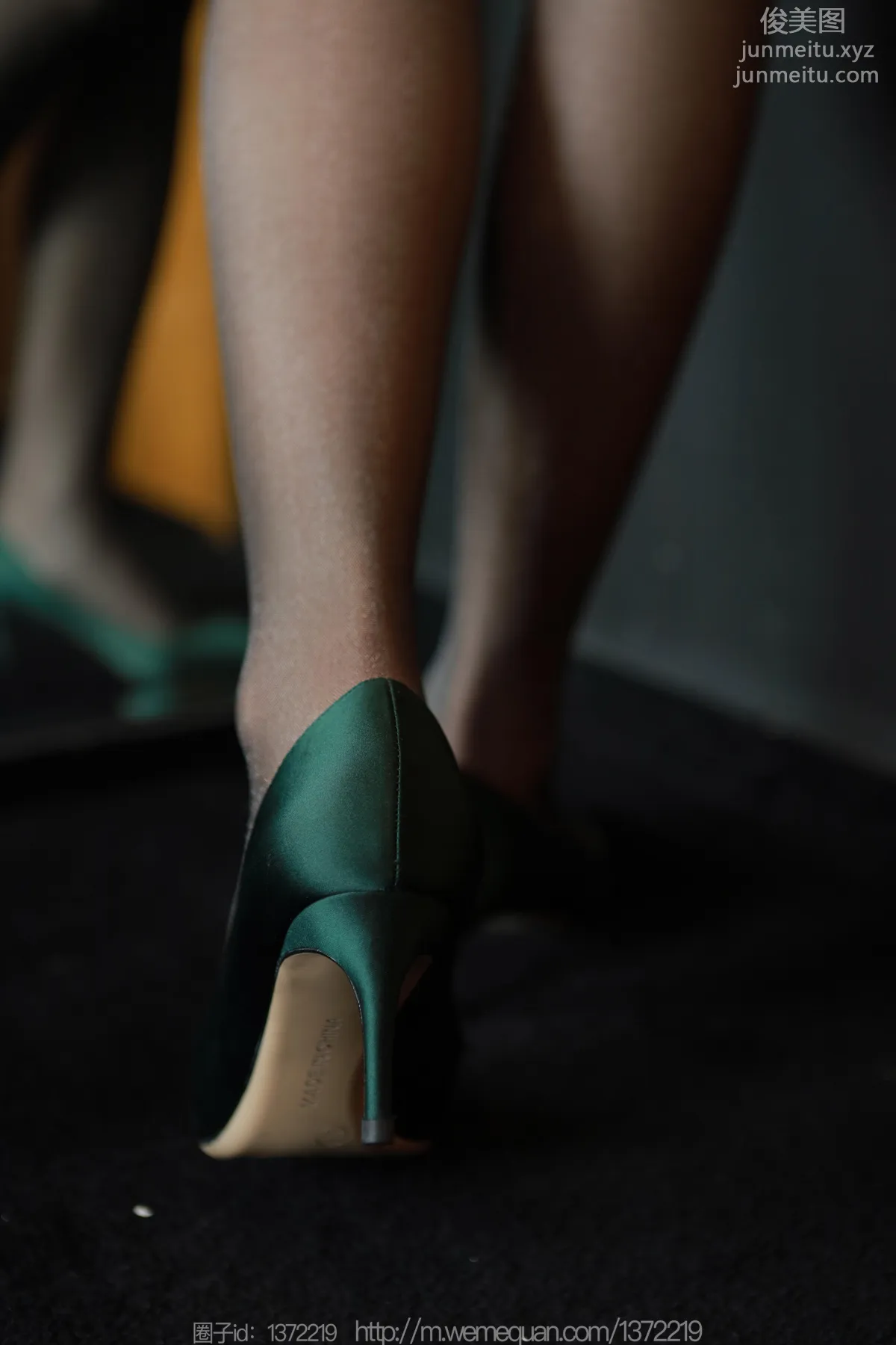 [IESS異思趣向] 2023.03.08 絲享家 1384 小婕《灰裙亮絲》[86P] 34