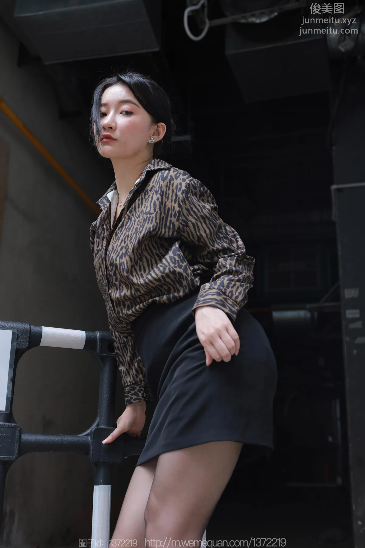 [IESS異思趣向] 2023.07.24 絲享家 1488 秋秋《孤身走暗巷》[85P] 17
