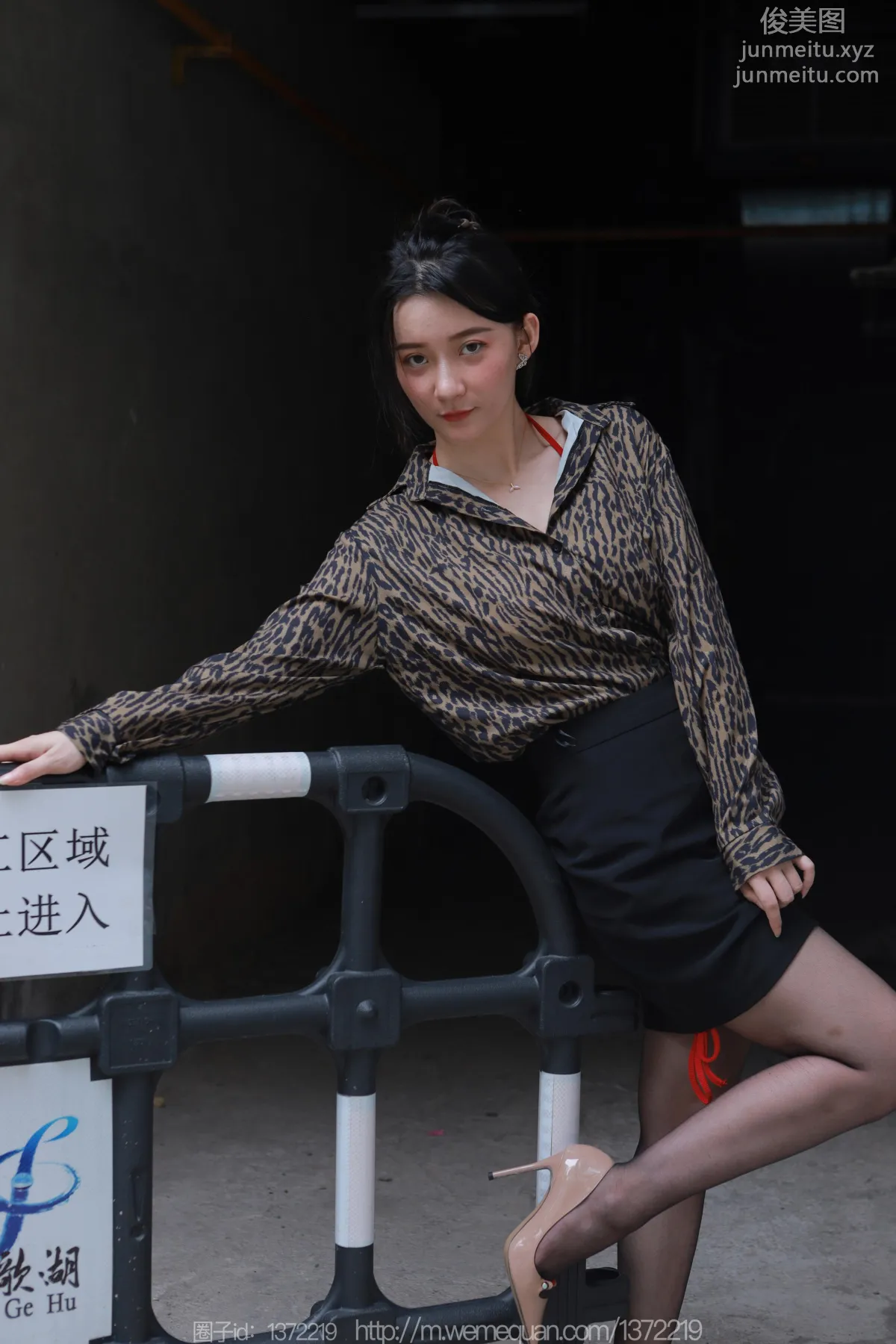 [IESS異思趣向] 2023.07.24 絲享家 1488 秋秋《孤身走暗巷》[85P] 37
