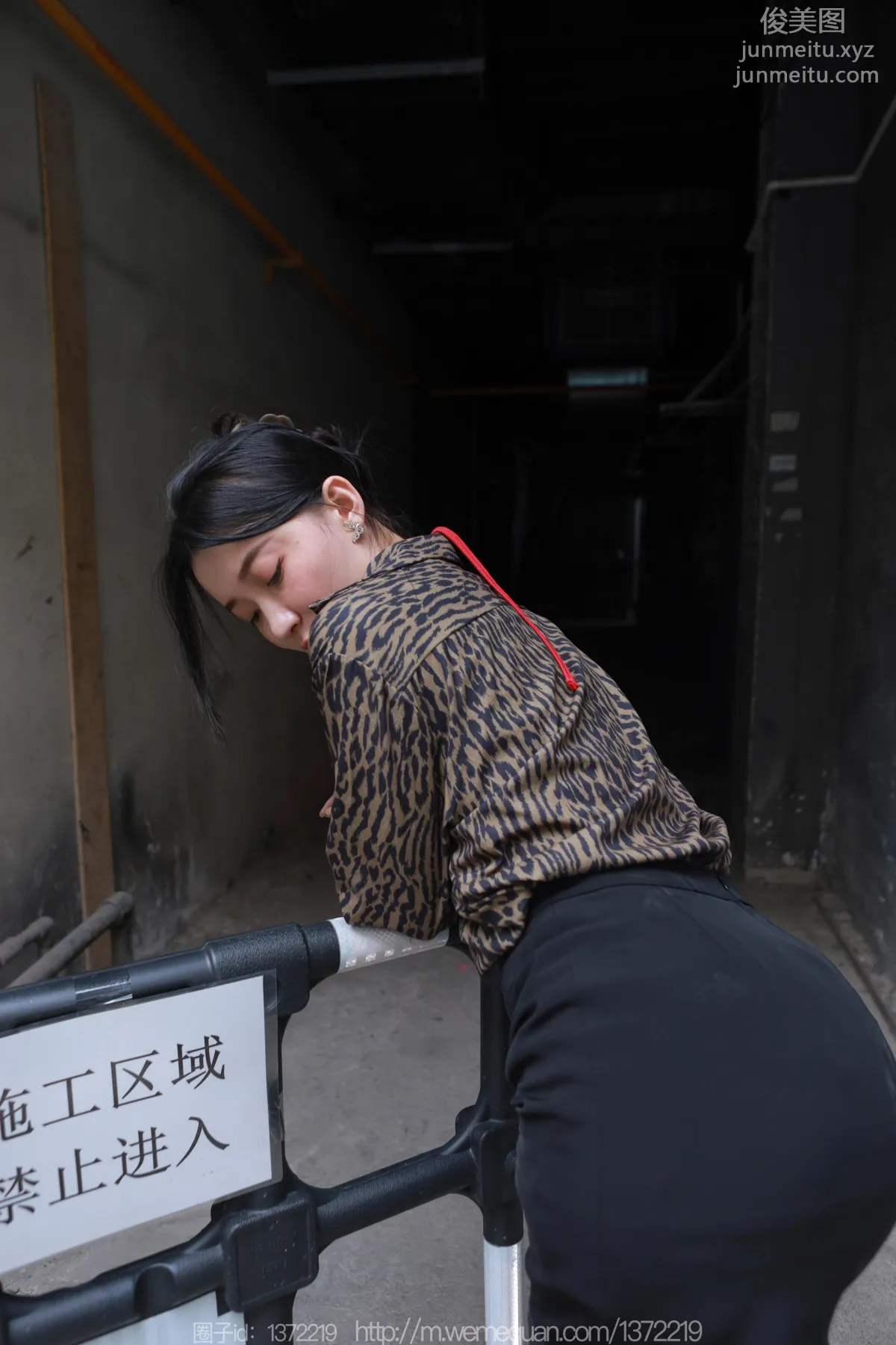 [IESS異思趣向] 2023.07.24 絲享家 1488 秋秋《孤身走暗巷》[85P] 75