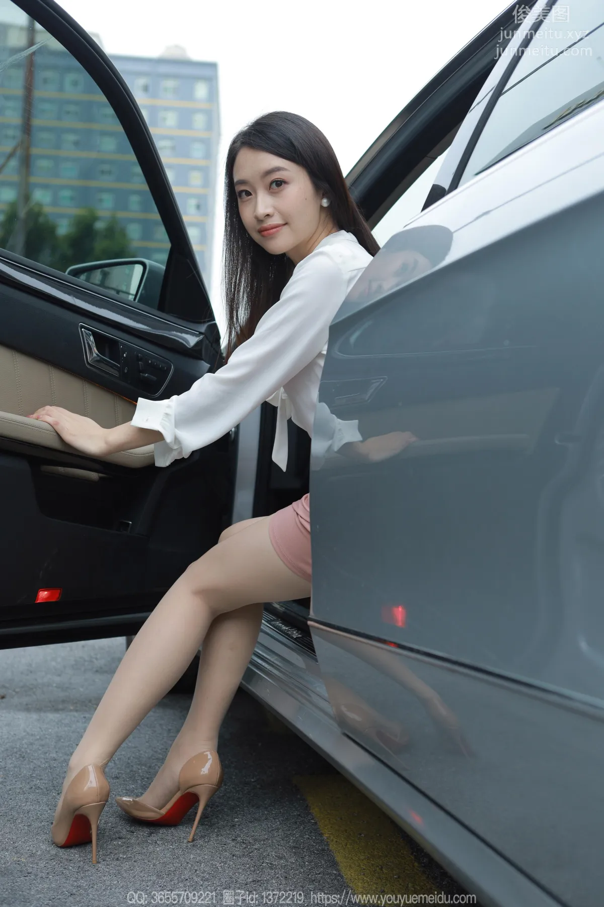 [IESS異思趣向] 2023.10.16 絲享家 1560 小婕《車裡車外》[84P] 2