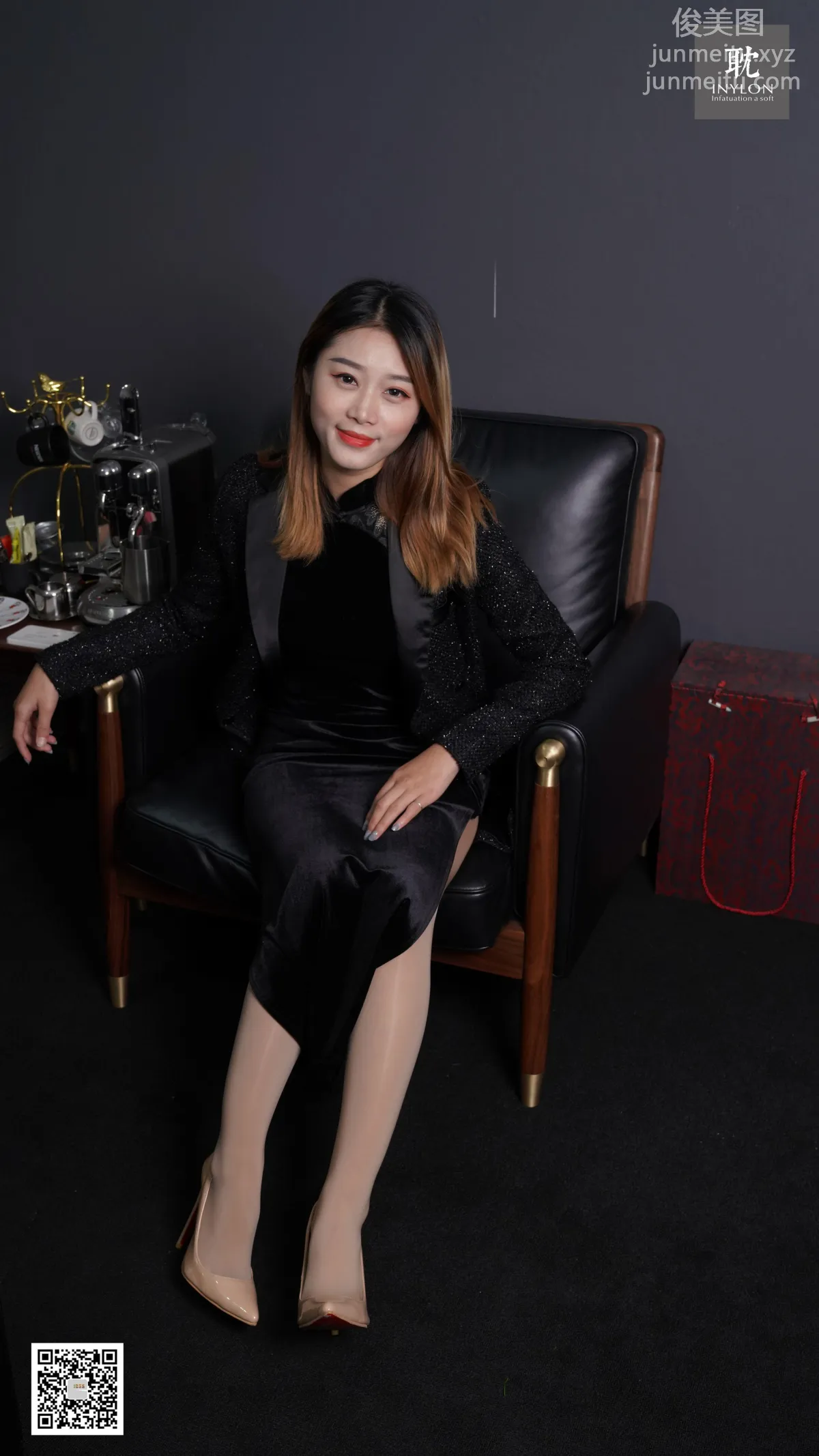 [IESS異思趣向] 普惠集 186 - 小鲭 順滑的旗袍和亮絲馬油襪 [98P] 67