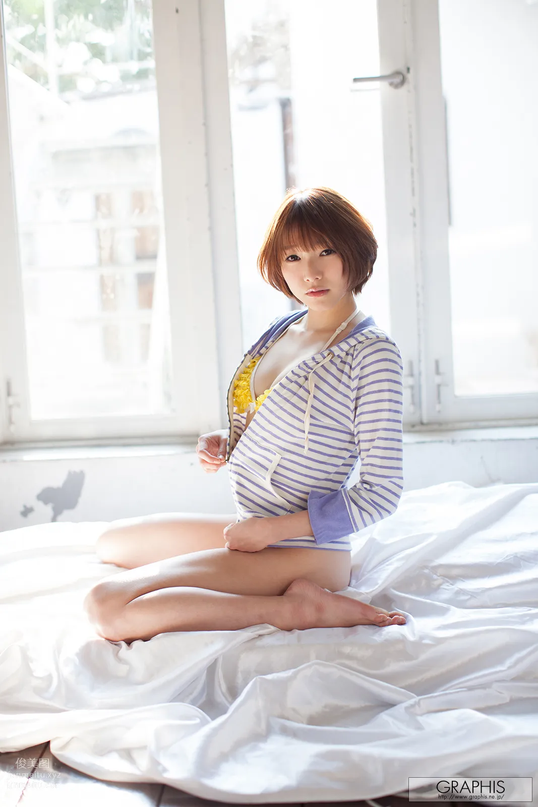 [Graphis] 2014.07.04 初脫ぎ娘 涼川 絢音 _ 81