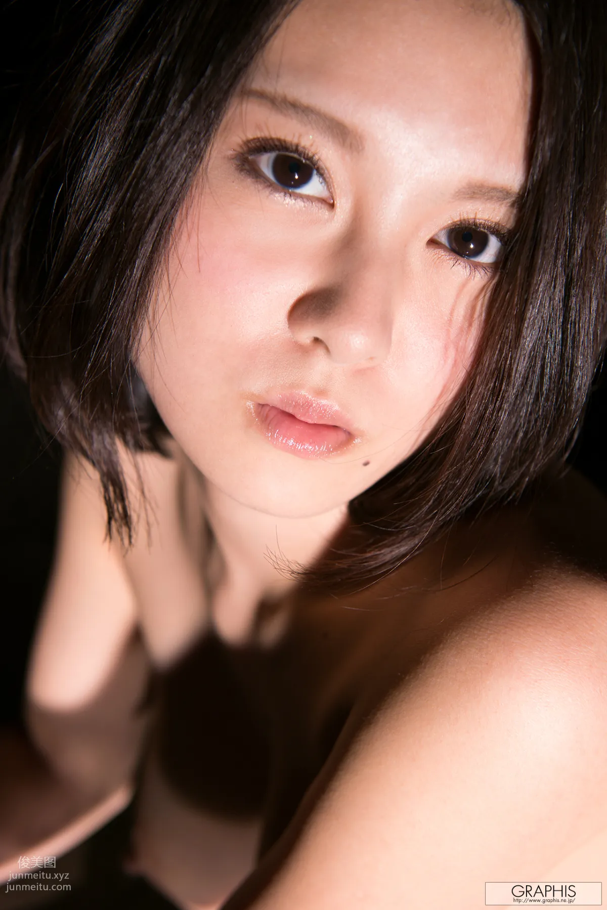 [Graphis] 2014.12.29 初脫ぎ娘 松岡ちな 98
