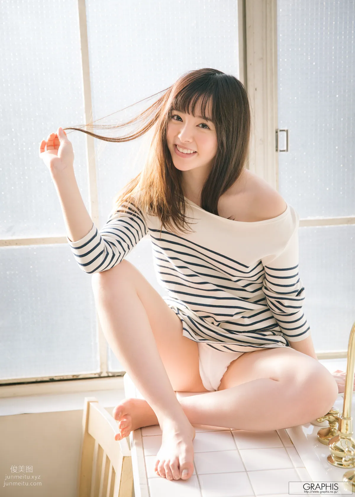 [Graphis] 2018.04.09 初脫ぎ娘 小倉由菜 Yuna Ogura 24