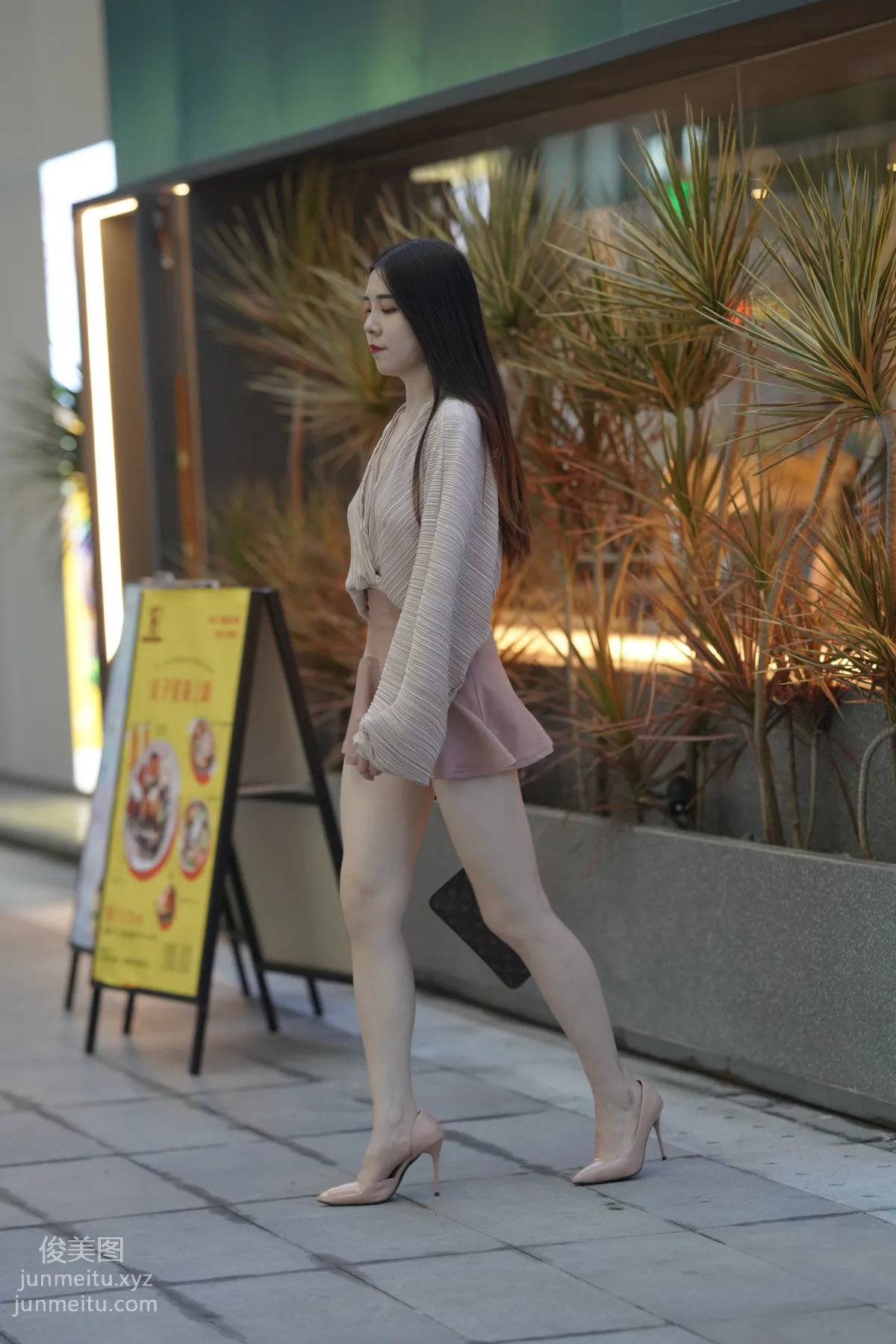 魔鏡街拍 NO.167 可愛的粉色短裙小姐姐[493P] 152