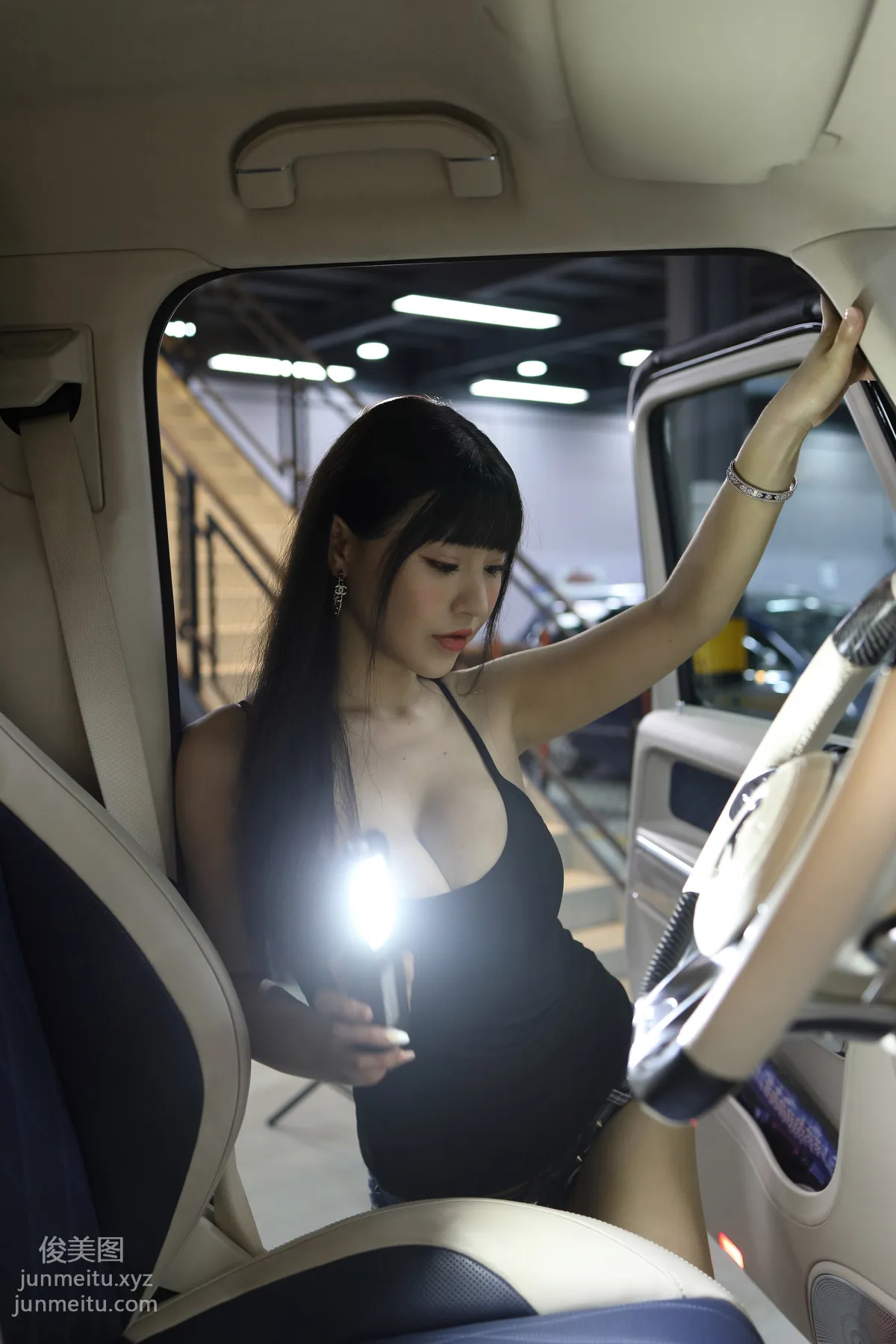 魔鏡街拍 NO.173-“稱職”的女洗車工[423P] 239