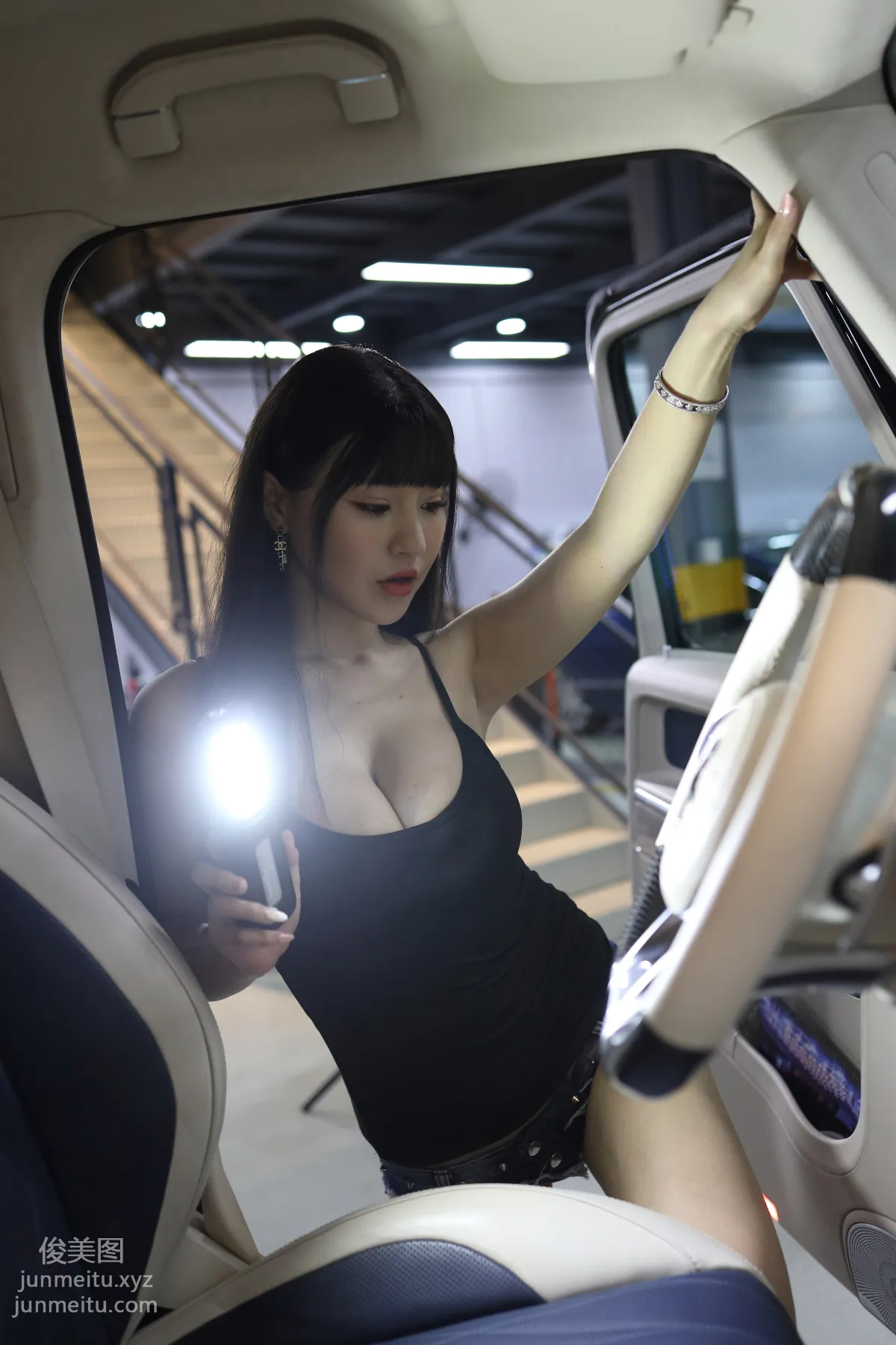 魔鏡街拍 NO.173-“稱職”的女洗車工[423P] 240