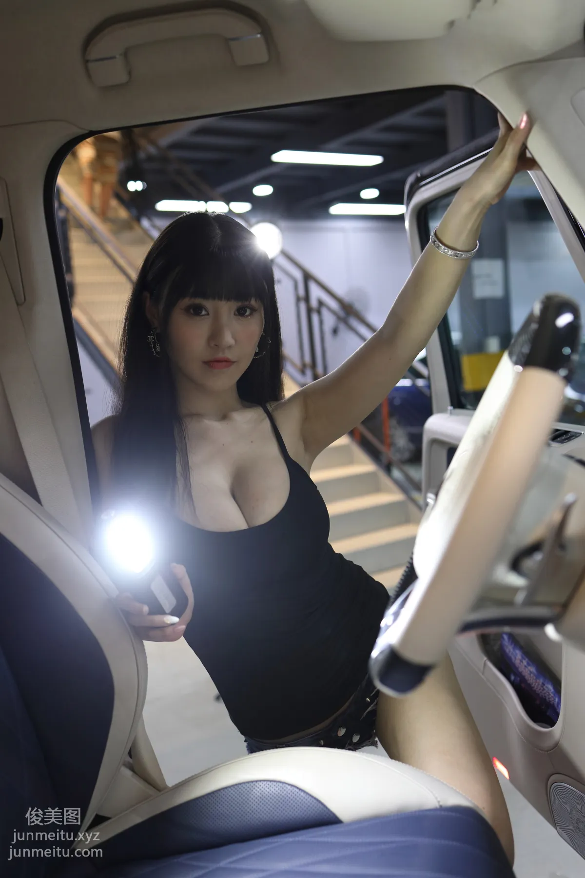 魔鏡街拍 NO.173-“稱職”的女洗車工[423P] 245
