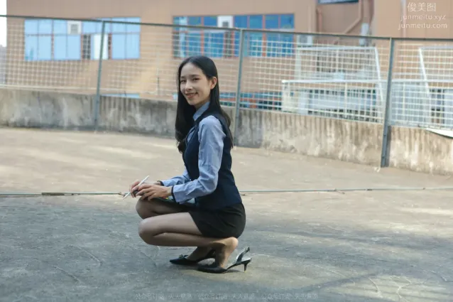 [IESS異思趣向] 2022.02.29 絲享家1015：美子《職業包臀裙黑絲》[98P]