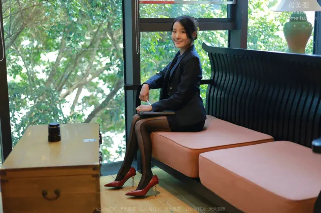 [IESS異思趣向] 2022.04.12 絲享家 1057：婉萍《OL嘿絲玉姐》
