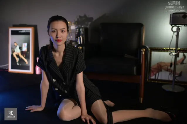 [IESS異思趣向] 普惠集 181-大妞的馬油襪II [82P]