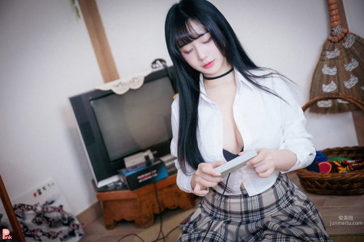 028.PINK- Jina - Jina's school uniform life[111P] 42