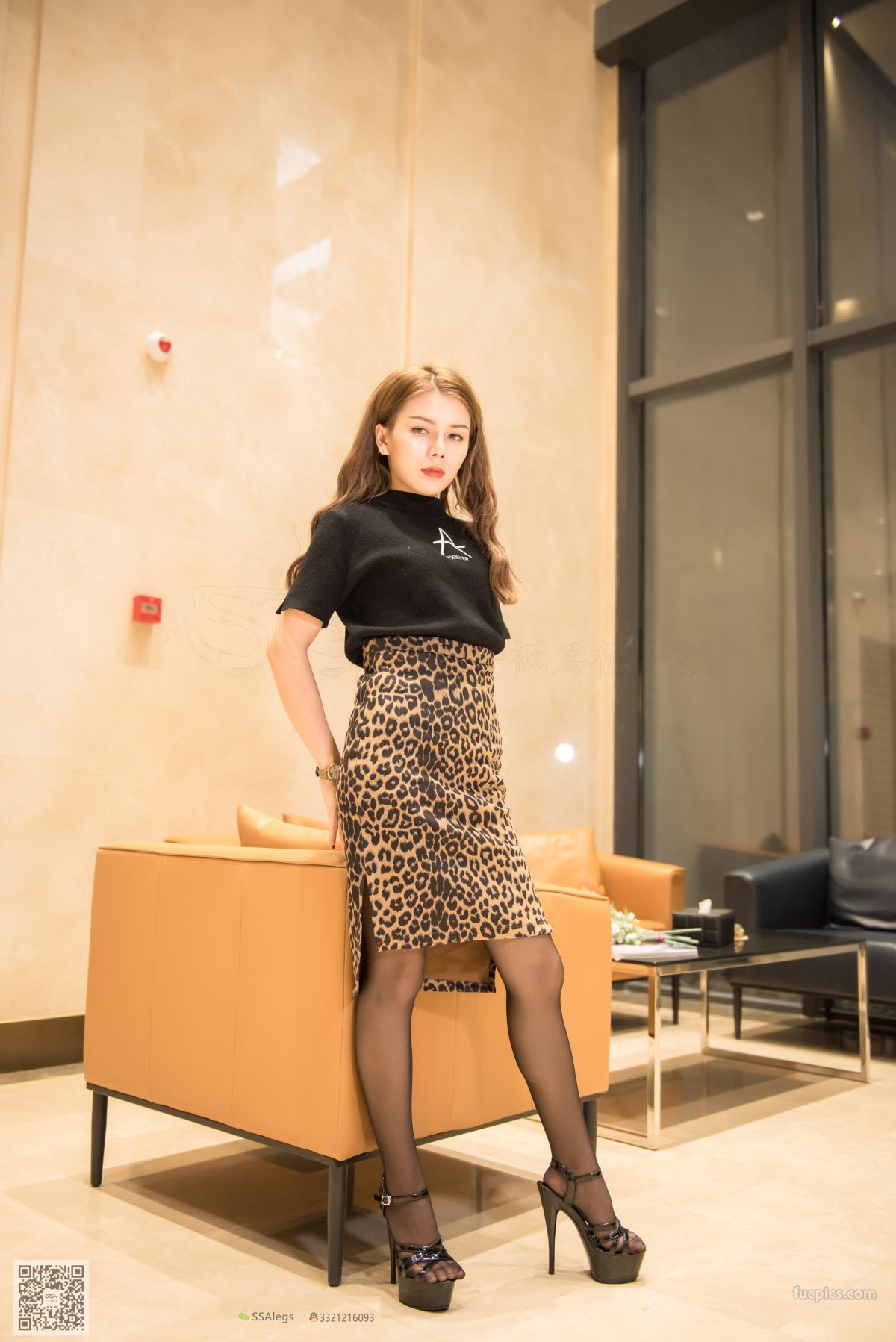 [SSA絲社] NO.032 芷沫 混血美腿芷沫绫黑絲街拍 85