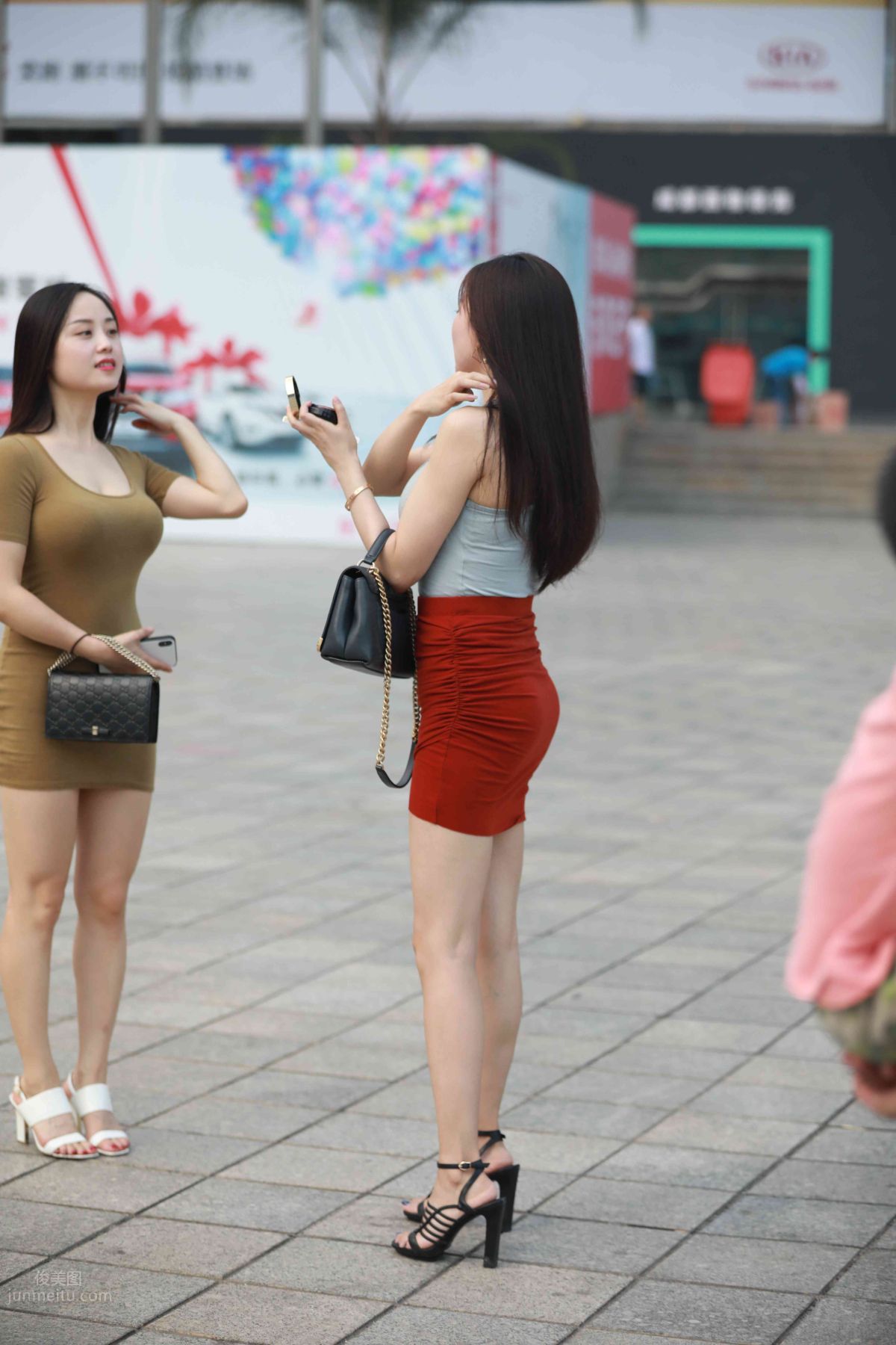 [魔鏡街拍] 011 街拍紅裙小姐姐 92