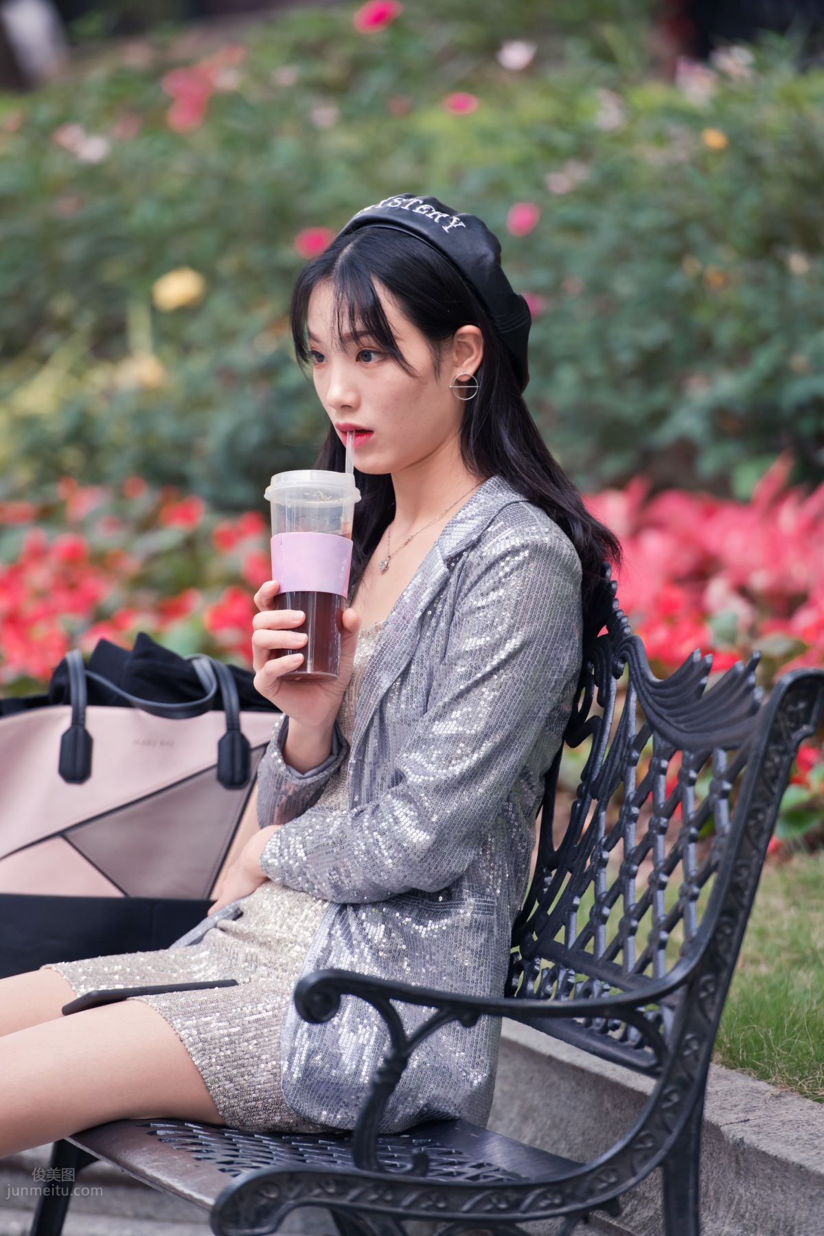 [魔鏡街拍] 066 禦風街拍 在沙面公園搭讪的肉絲甜美小姐姐九月 233