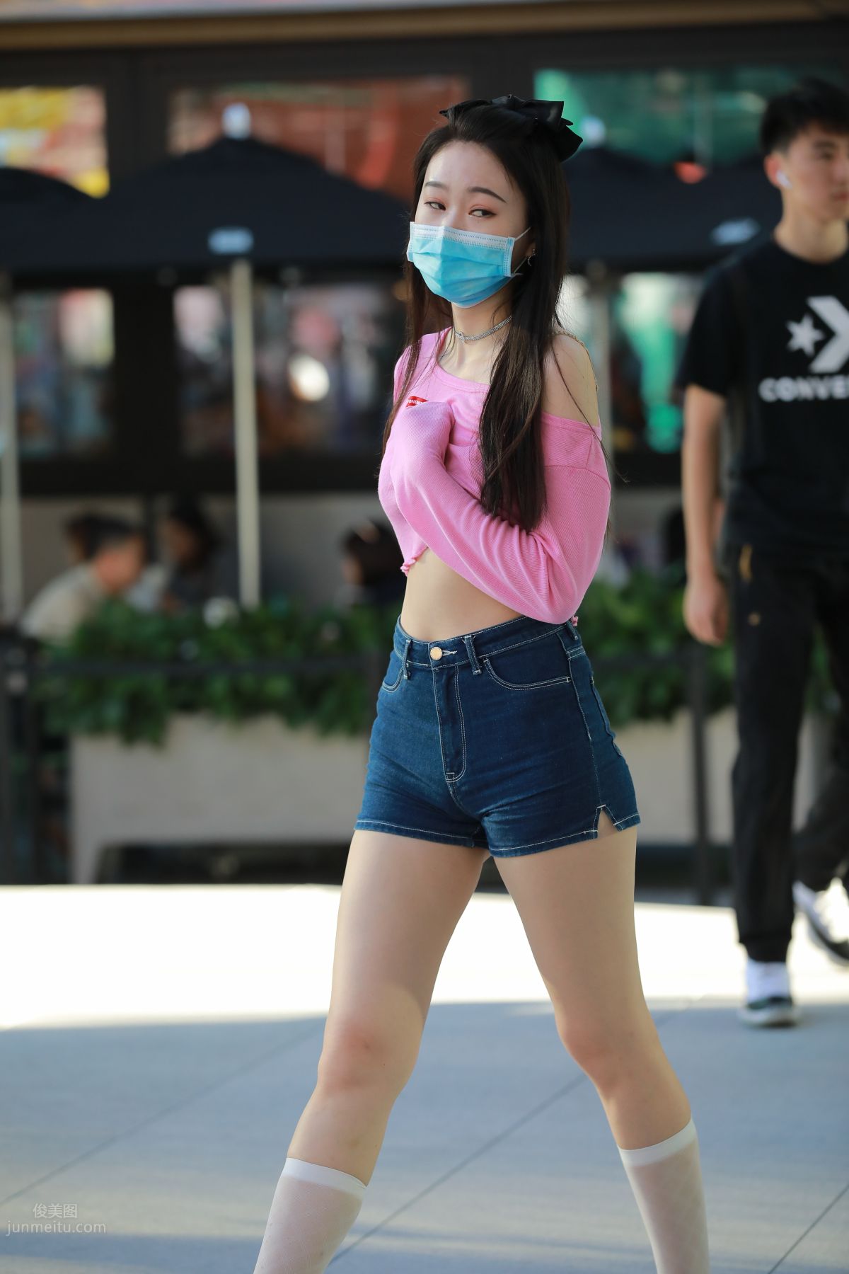 [魔鏡街拍] 070 玻璃街拍 牛仔熱褲美女 72