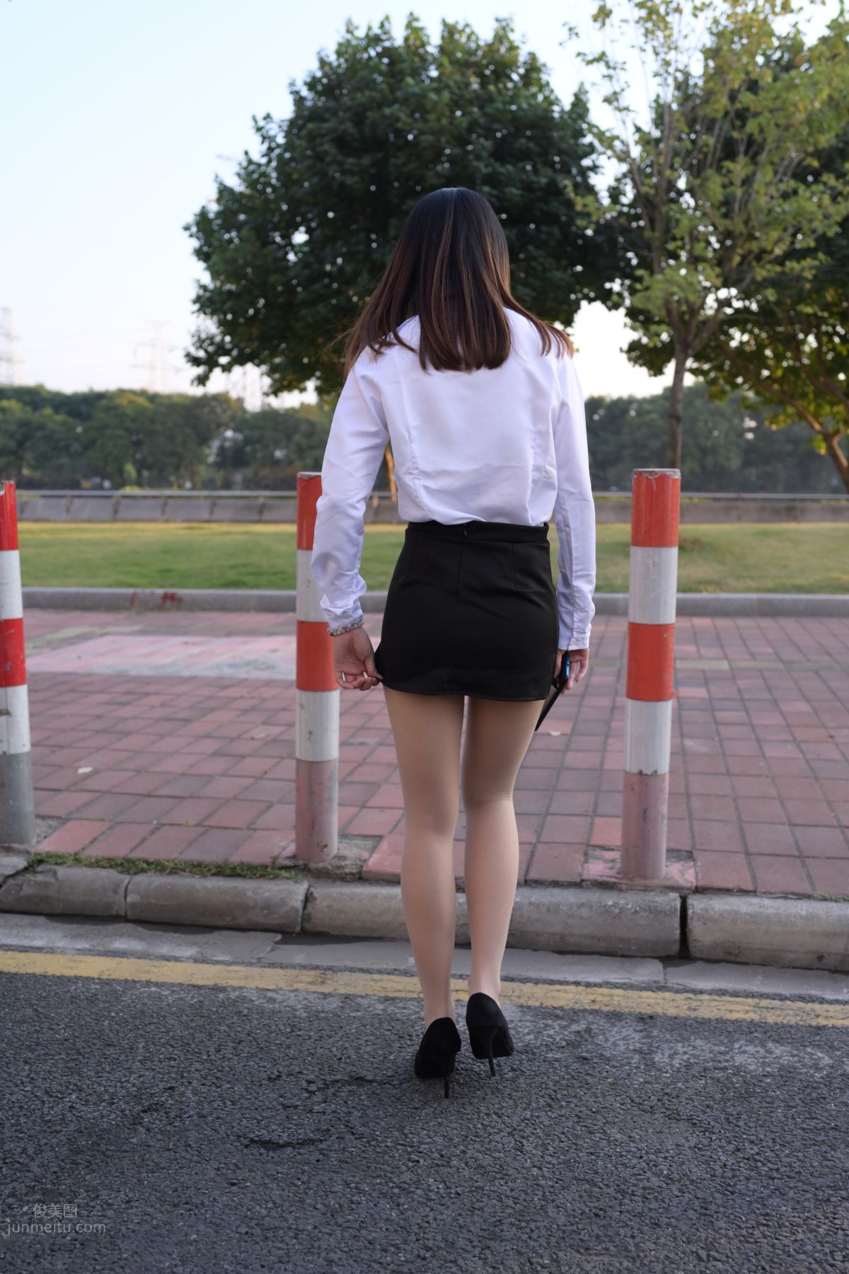 [魔鏡街拍] 082 SM_0006街拍肉絲高跟制服ol小姐姐 44