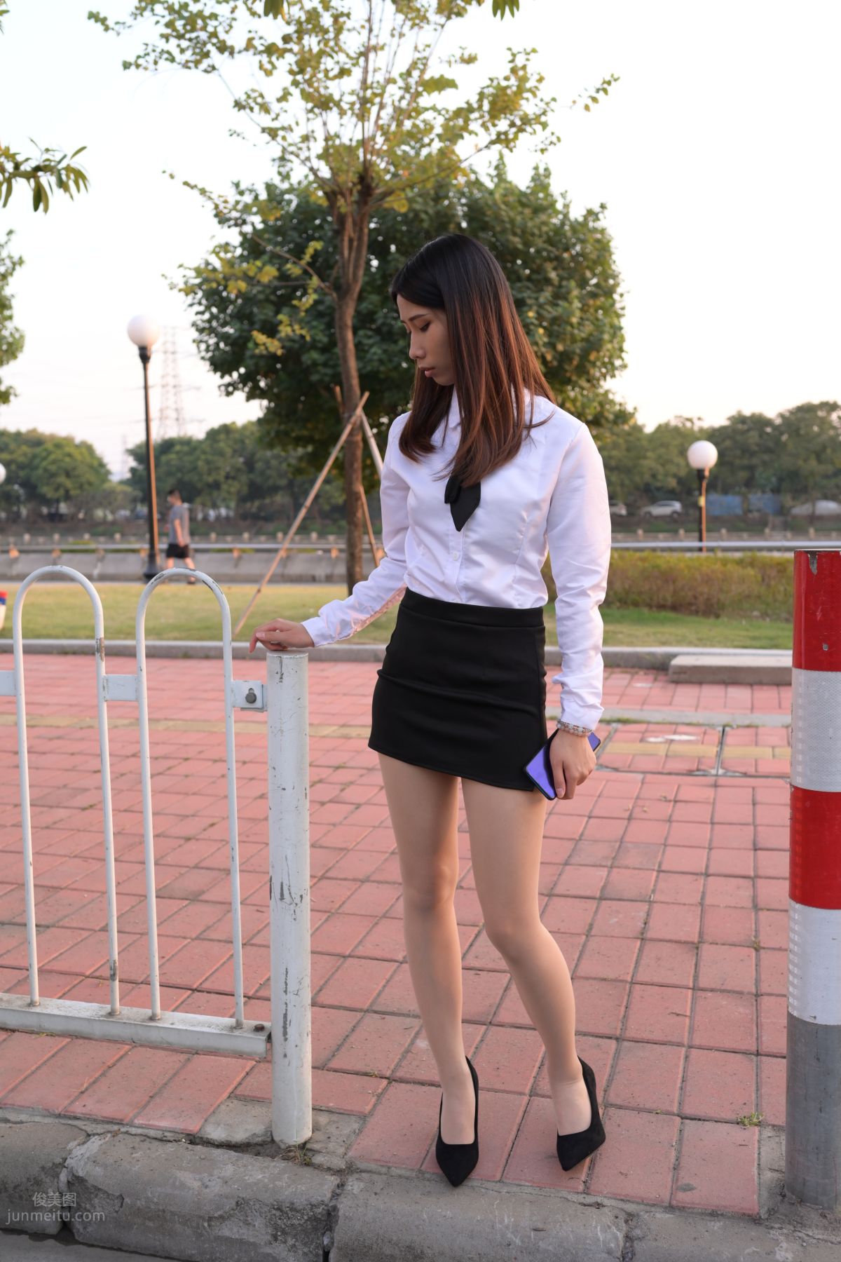 [魔鏡街拍] 082 SM_0006街拍肉絲高跟制服ol小姐姐 107