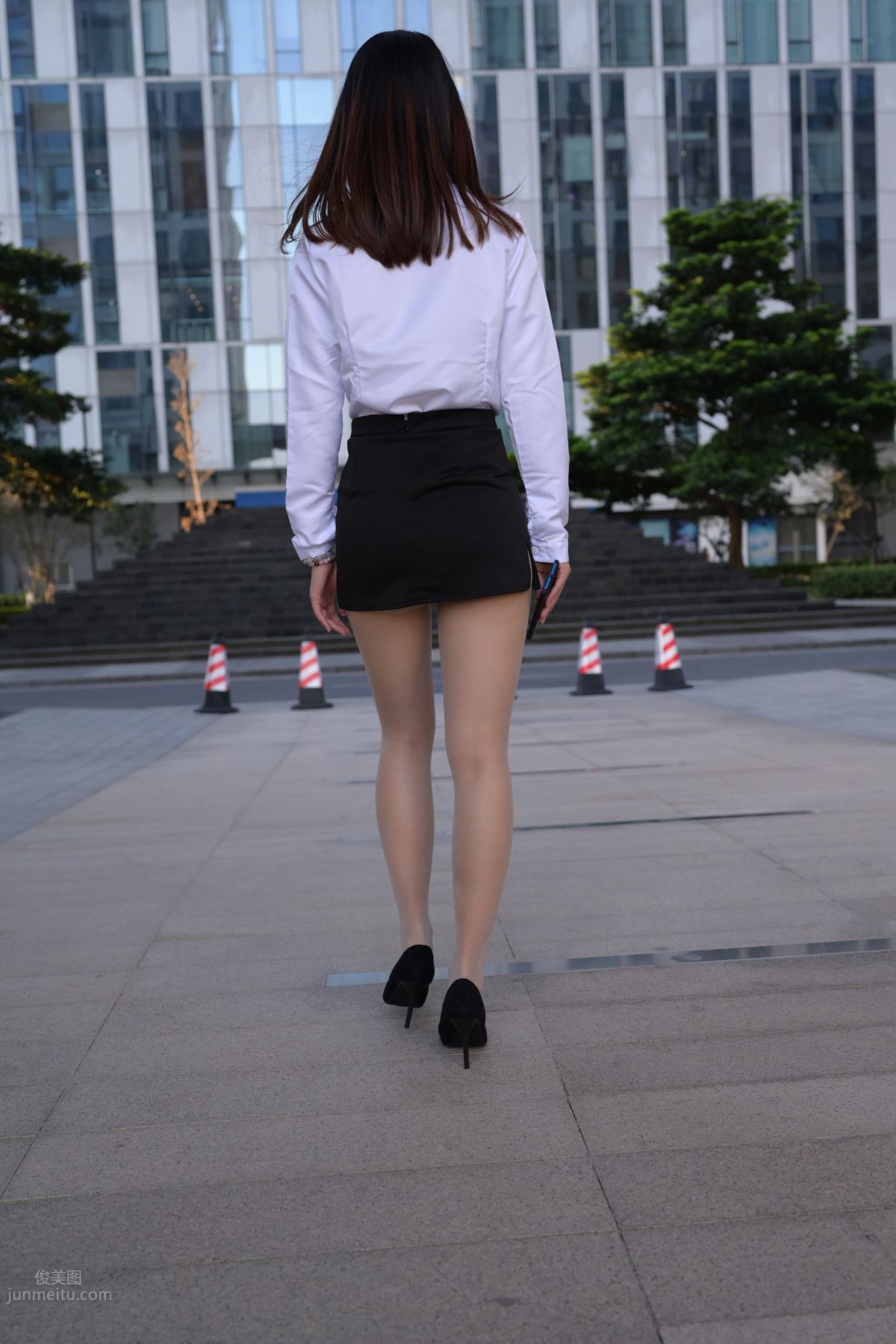 [魔鏡街拍] 082 SM_0006街拍肉絲高跟制服ol小姐姐 23