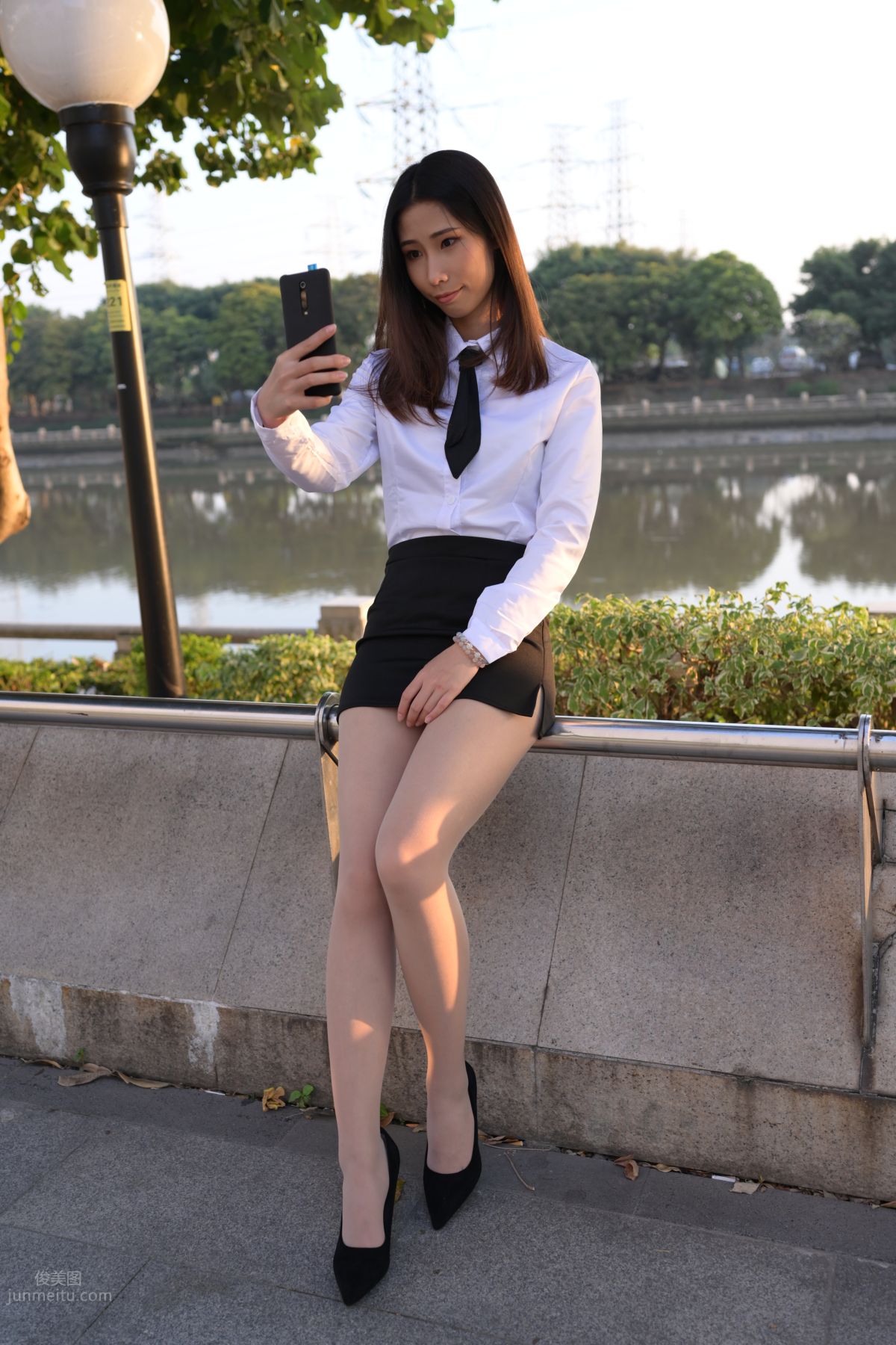 [魔鏡街拍] 082 SM_0006街拍肉絲高跟制服ol小姐姐 64