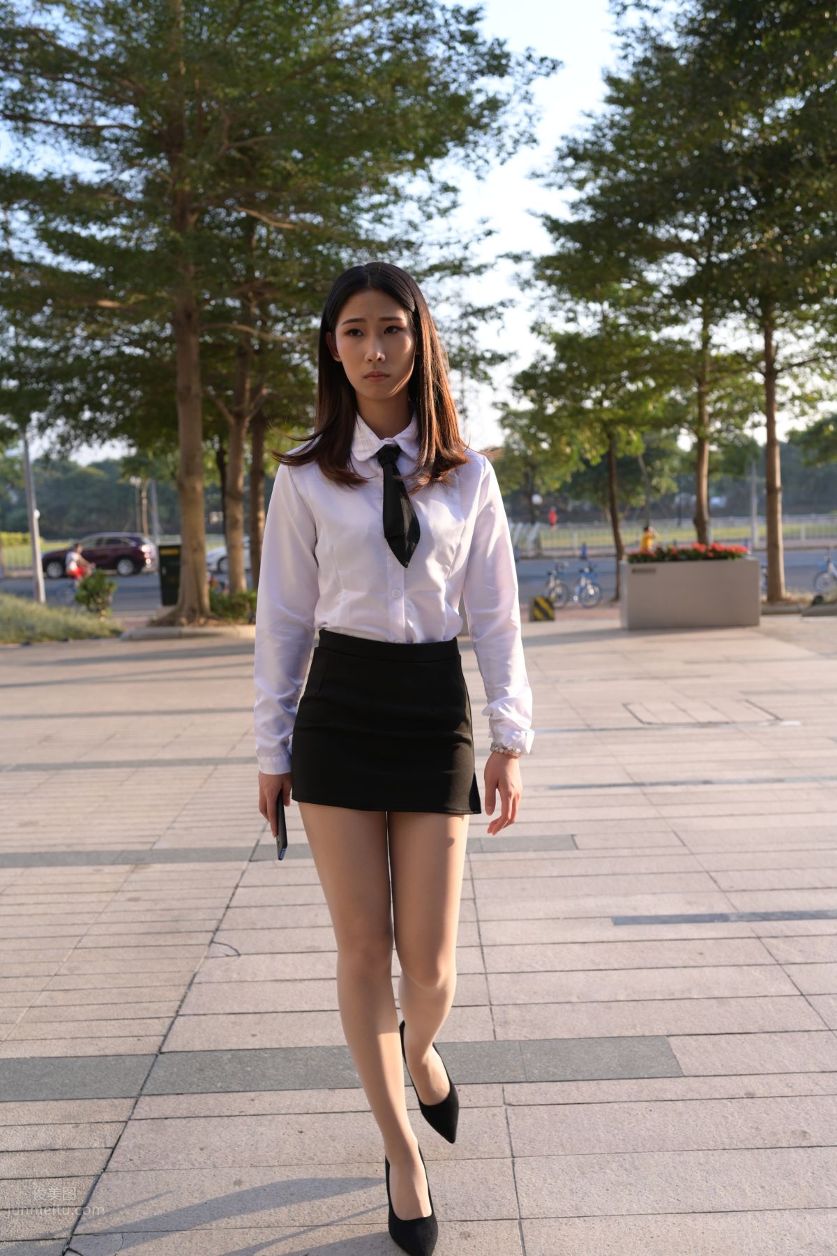 [魔鏡街拍] 082 SM_0006街拍肉絲高跟制服ol小姐姐 9