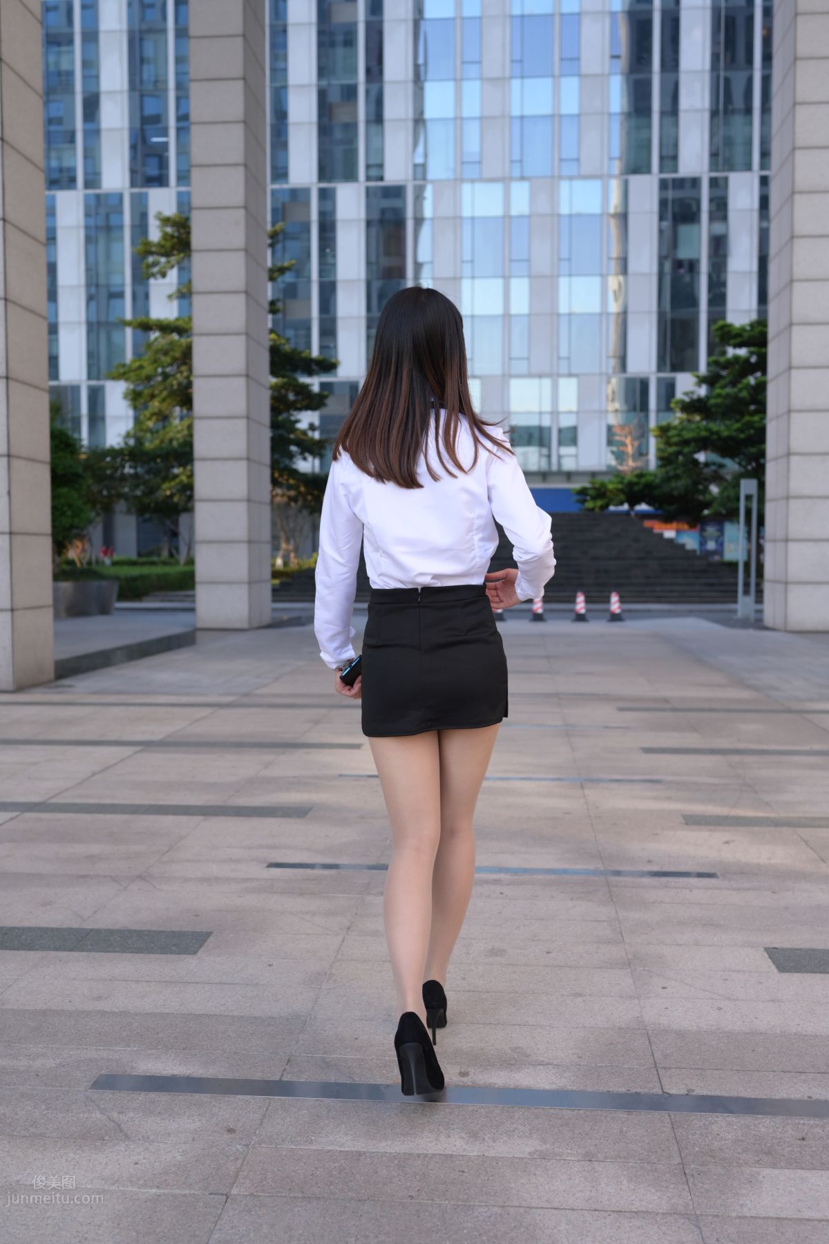 [魔鏡街拍] 082 SM_0006街拍肉絲高跟制服ol小姐姐 15