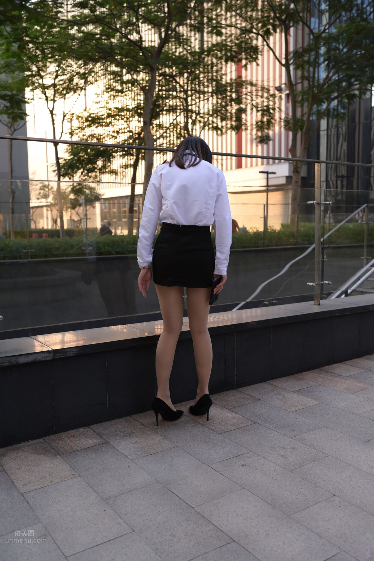 [魔鏡街拍] 082 SM_0006街拍肉絲高跟制服ol小姐姐 31